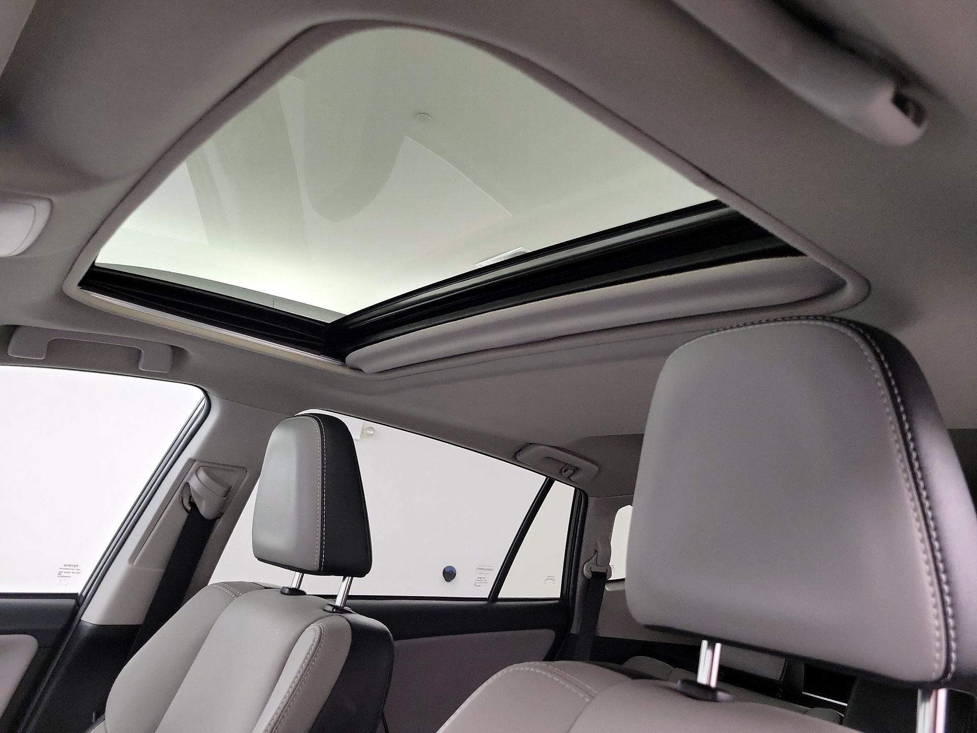 Thumbnail: 2016 Toyota RAV4 - 18