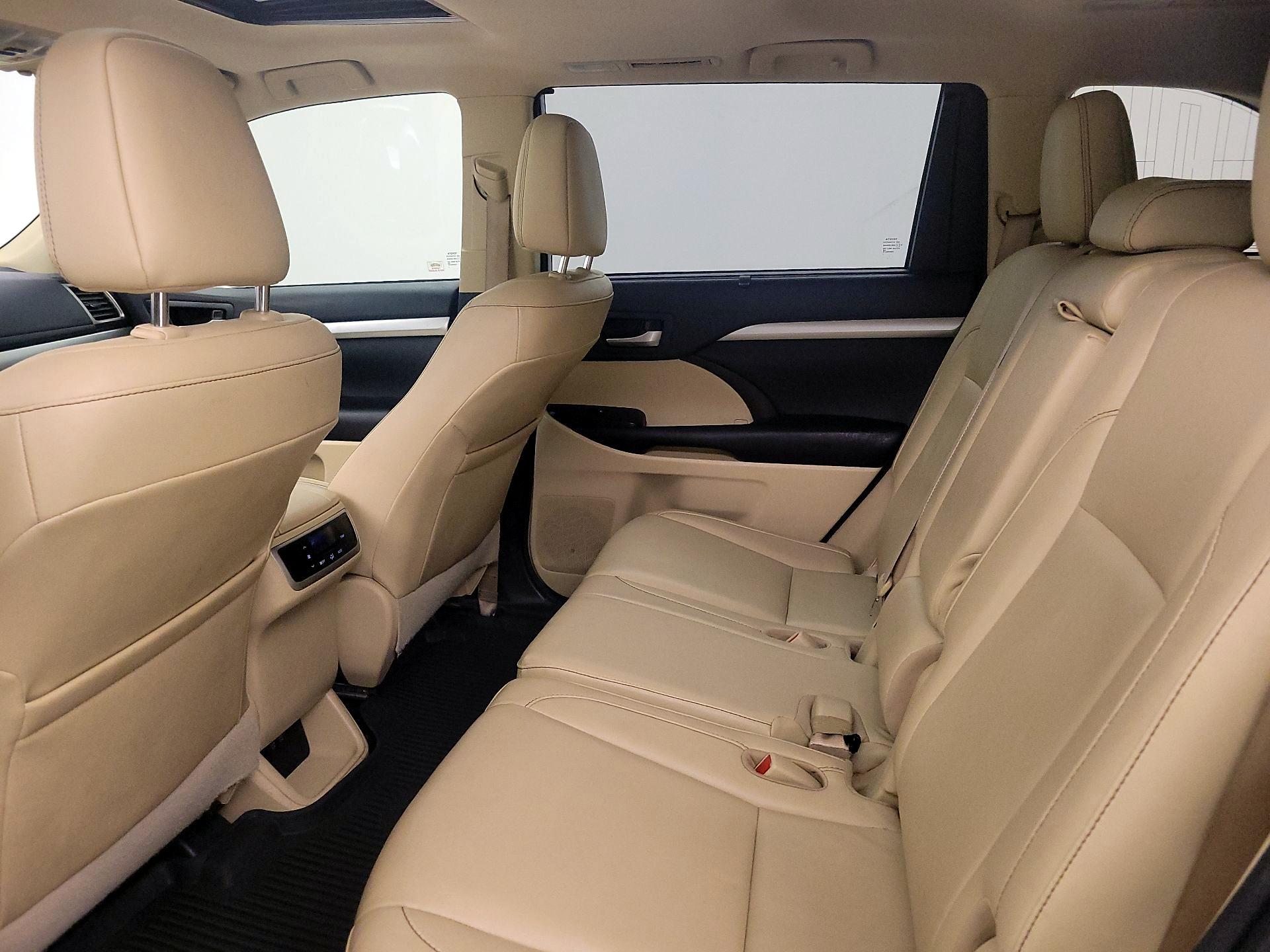 Thumbnail: 2018 Toyota Highlander - 20