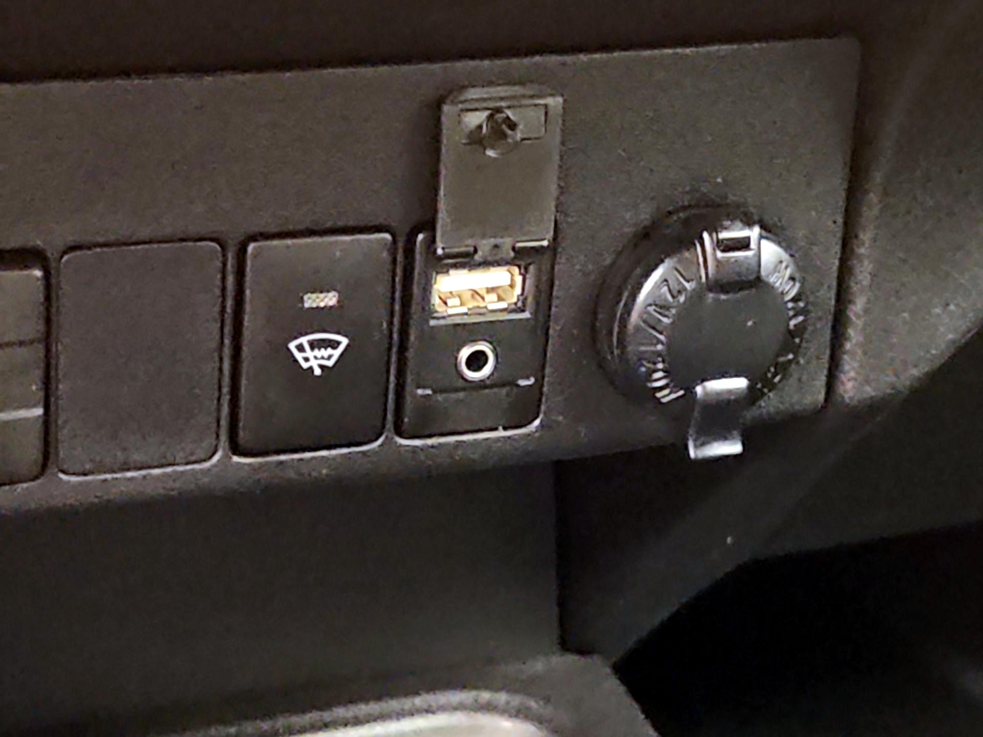Thumbnail: 2018 Toyota RAV4 - 18