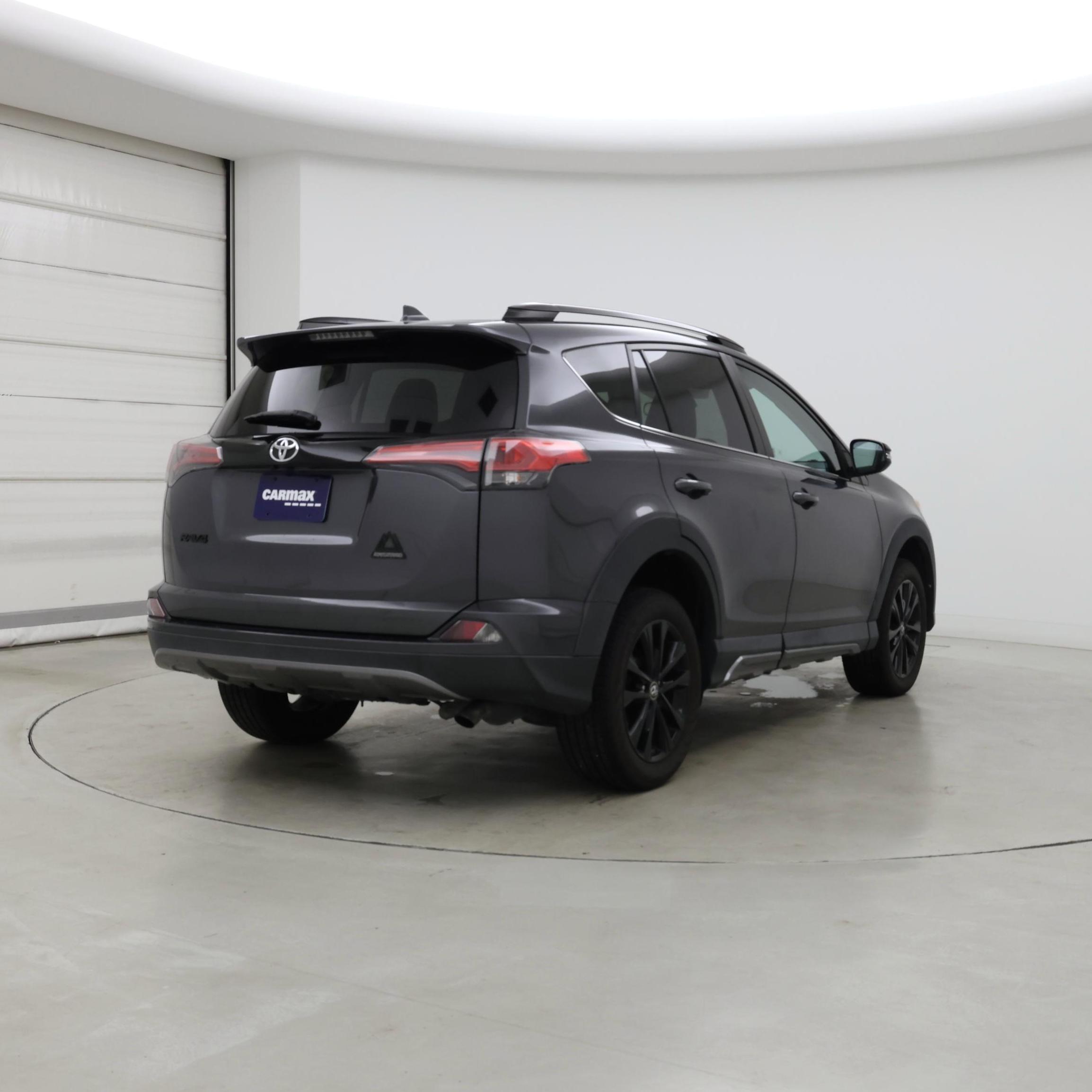 Thumbnail: 2018 Toyota RAV4 - 8