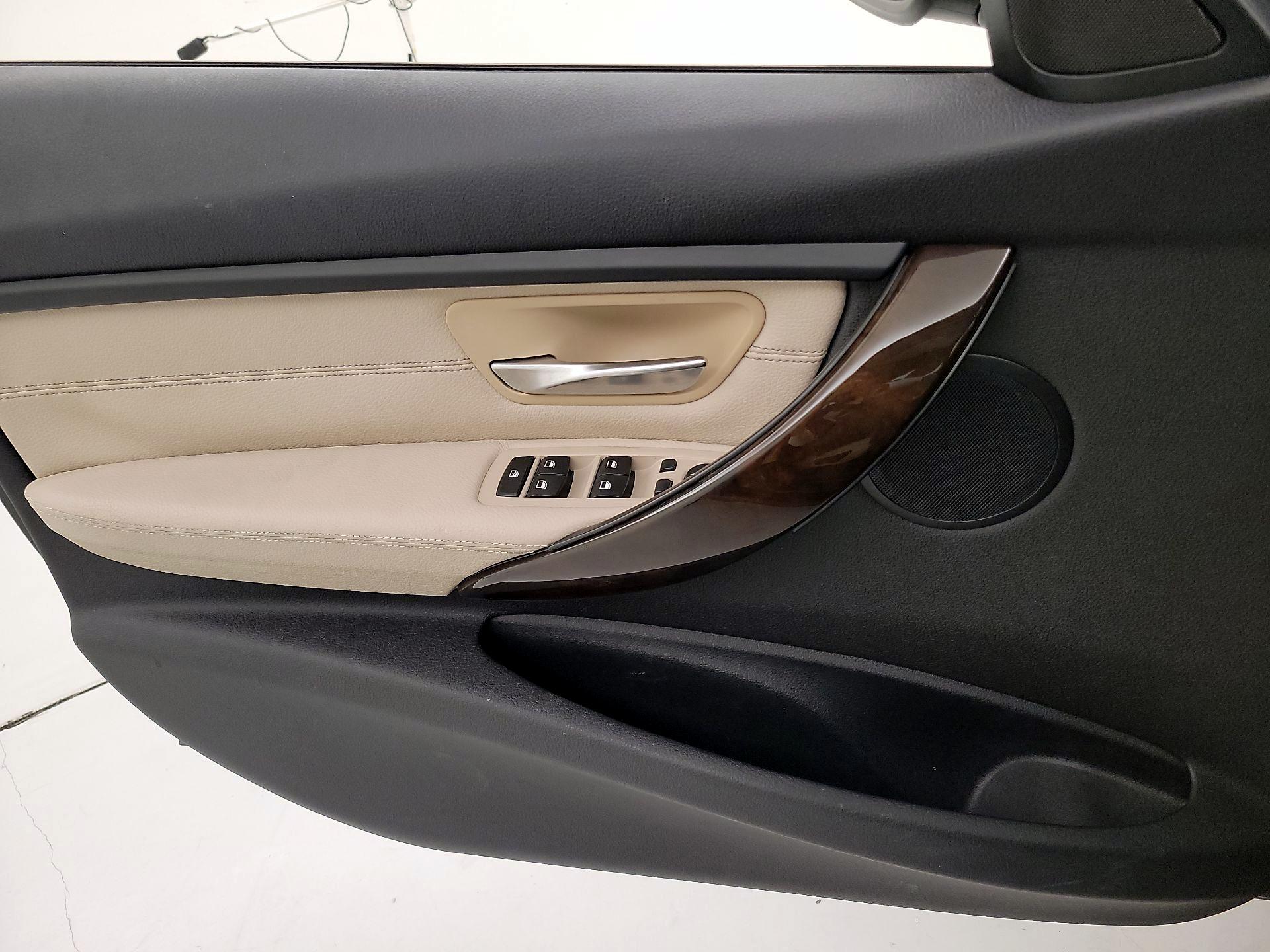 Thumbnail: 2015 BMW 3 Series - 12