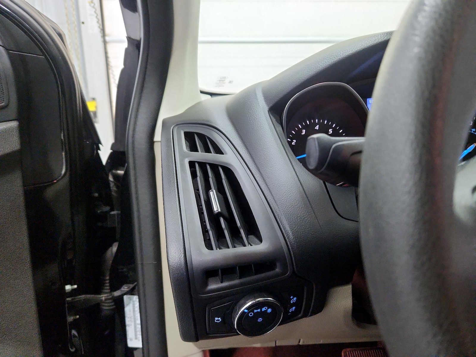 2014 Ford Focus SE - Photo 14