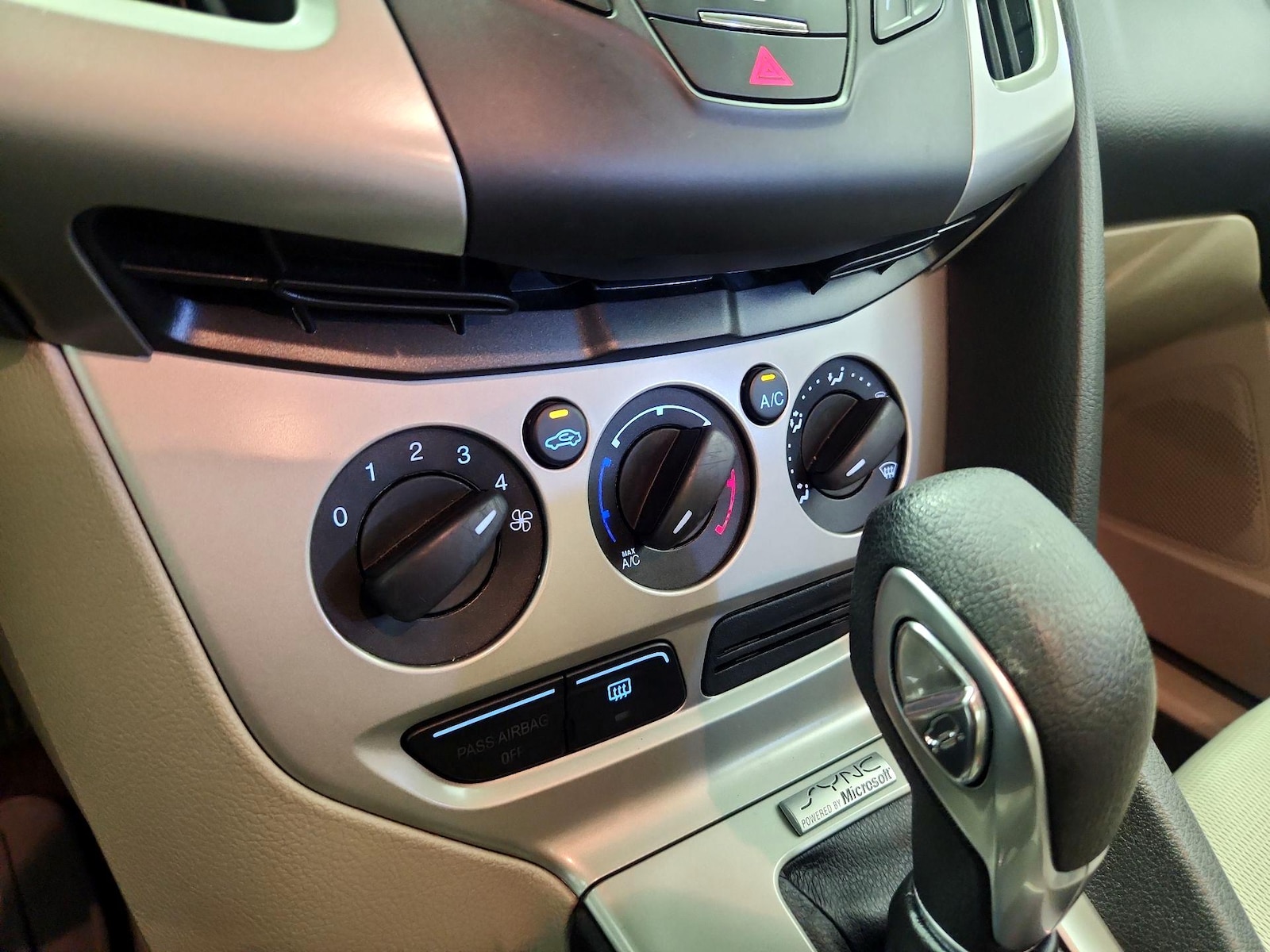 2014 Ford Focus SE - Photo 16