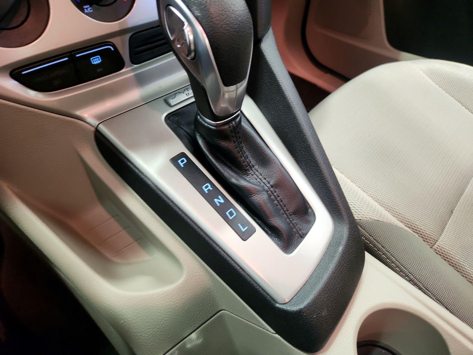 2014 Ford Focus SE - Photo 17