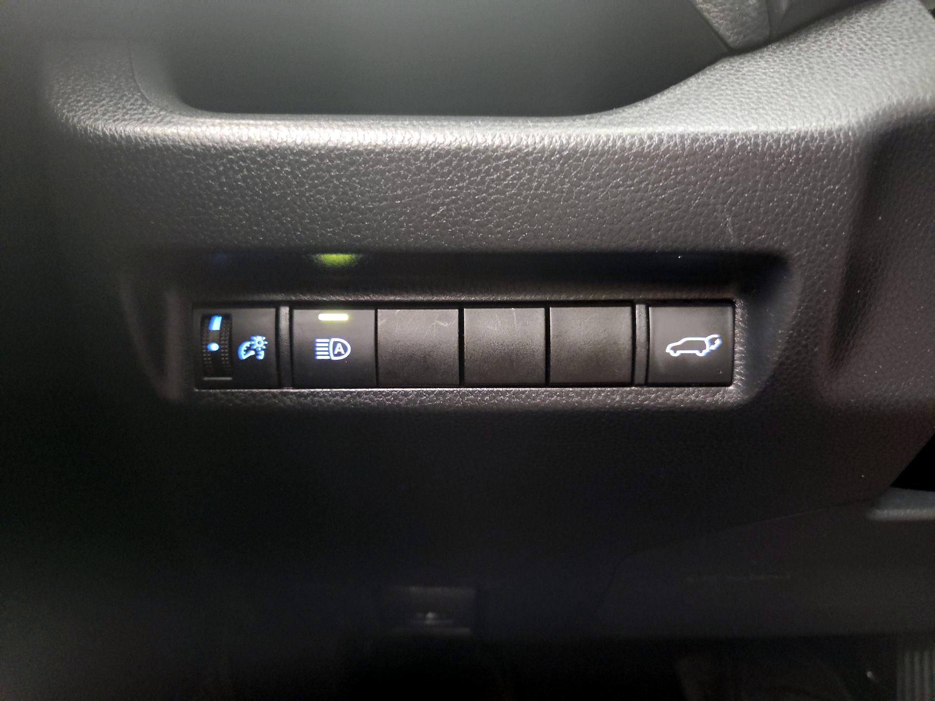 Thumbnail: 2020 Toyota RAV4 - 14