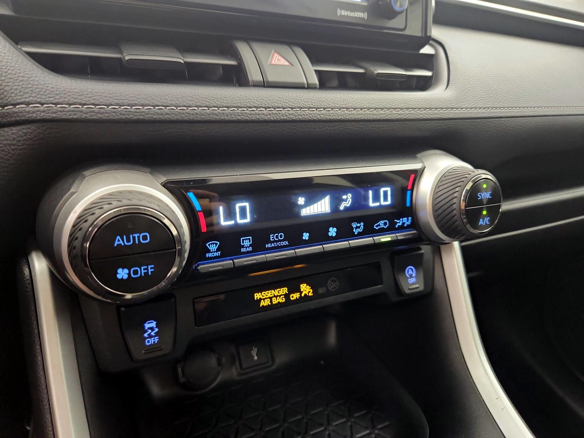 Thumbnail: 2020 Toyota RAV4 - 17