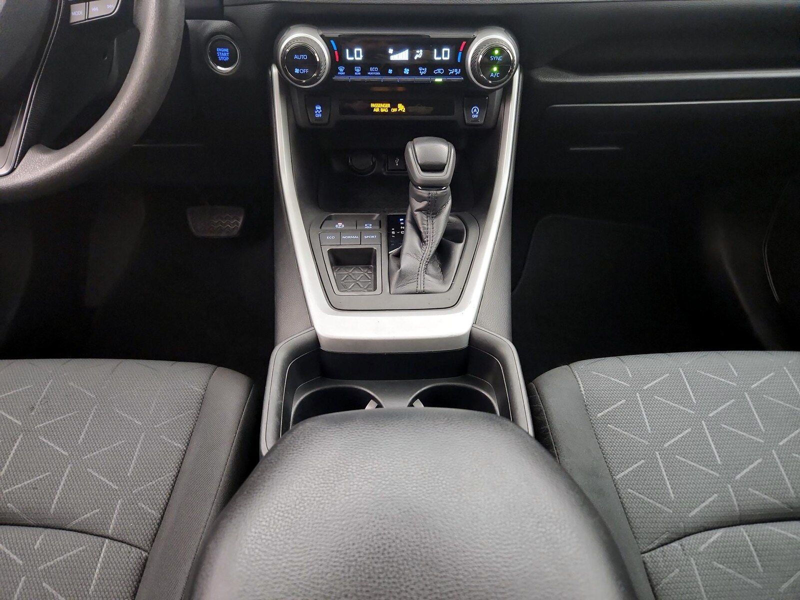 2020 Toyota RAV4 XLE - Photo 19