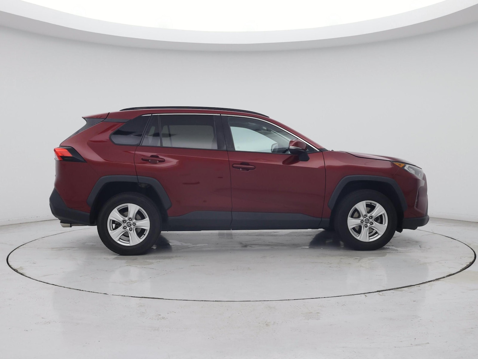 2020 Toyota RAV4 XLE - Photo 8