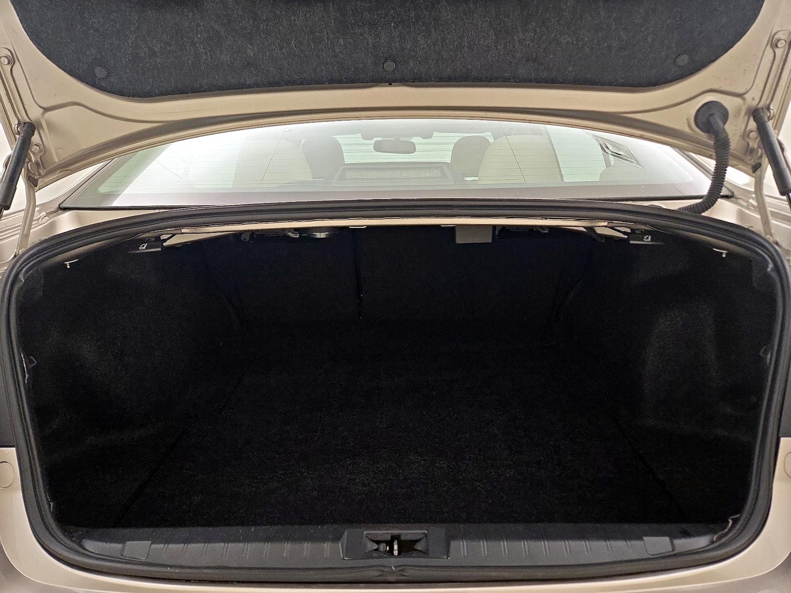2015 Subaru Legacy 3.6R Limited - Photo 23