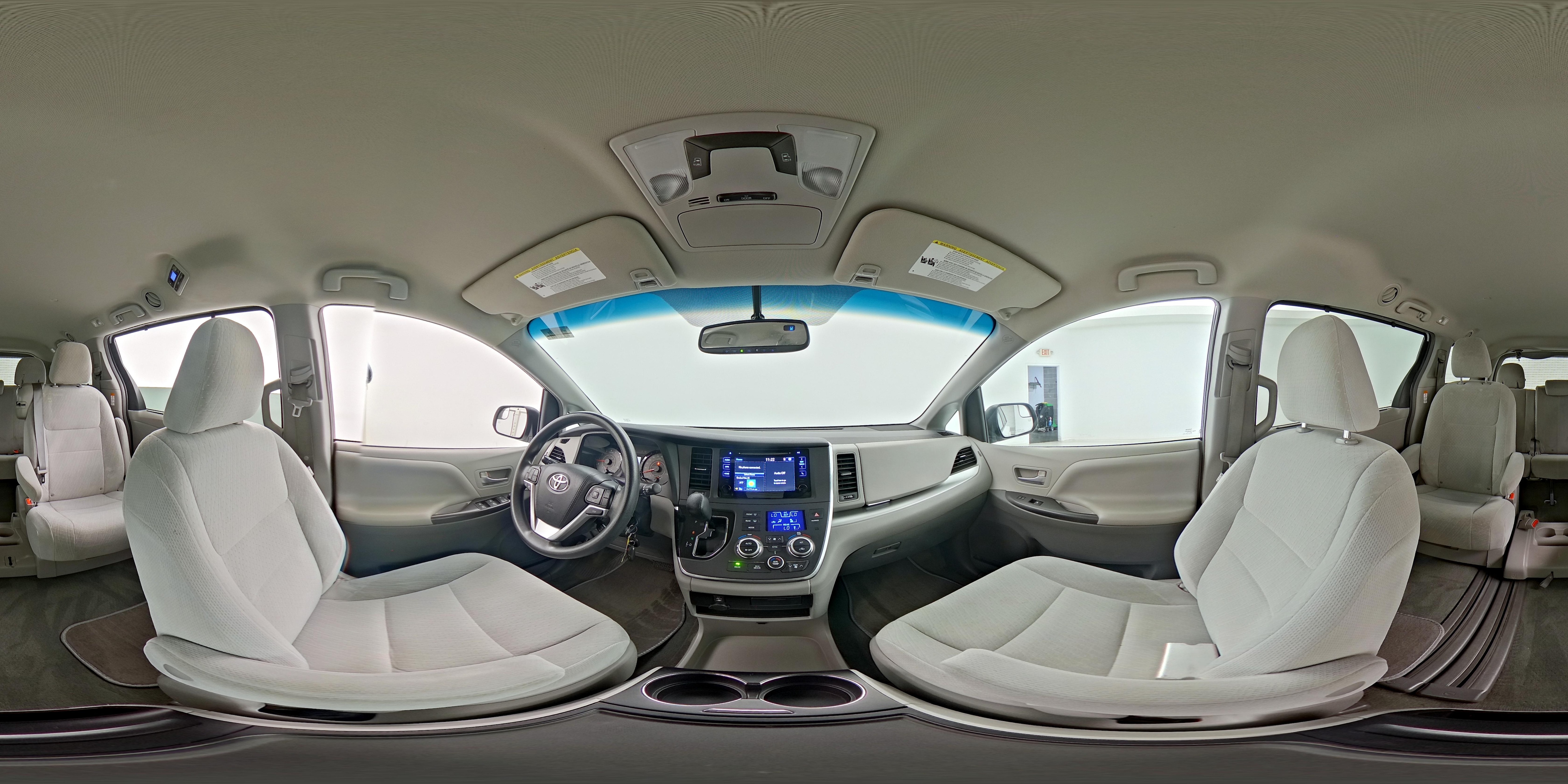 2015 Toyota Sienna LE, photo 26