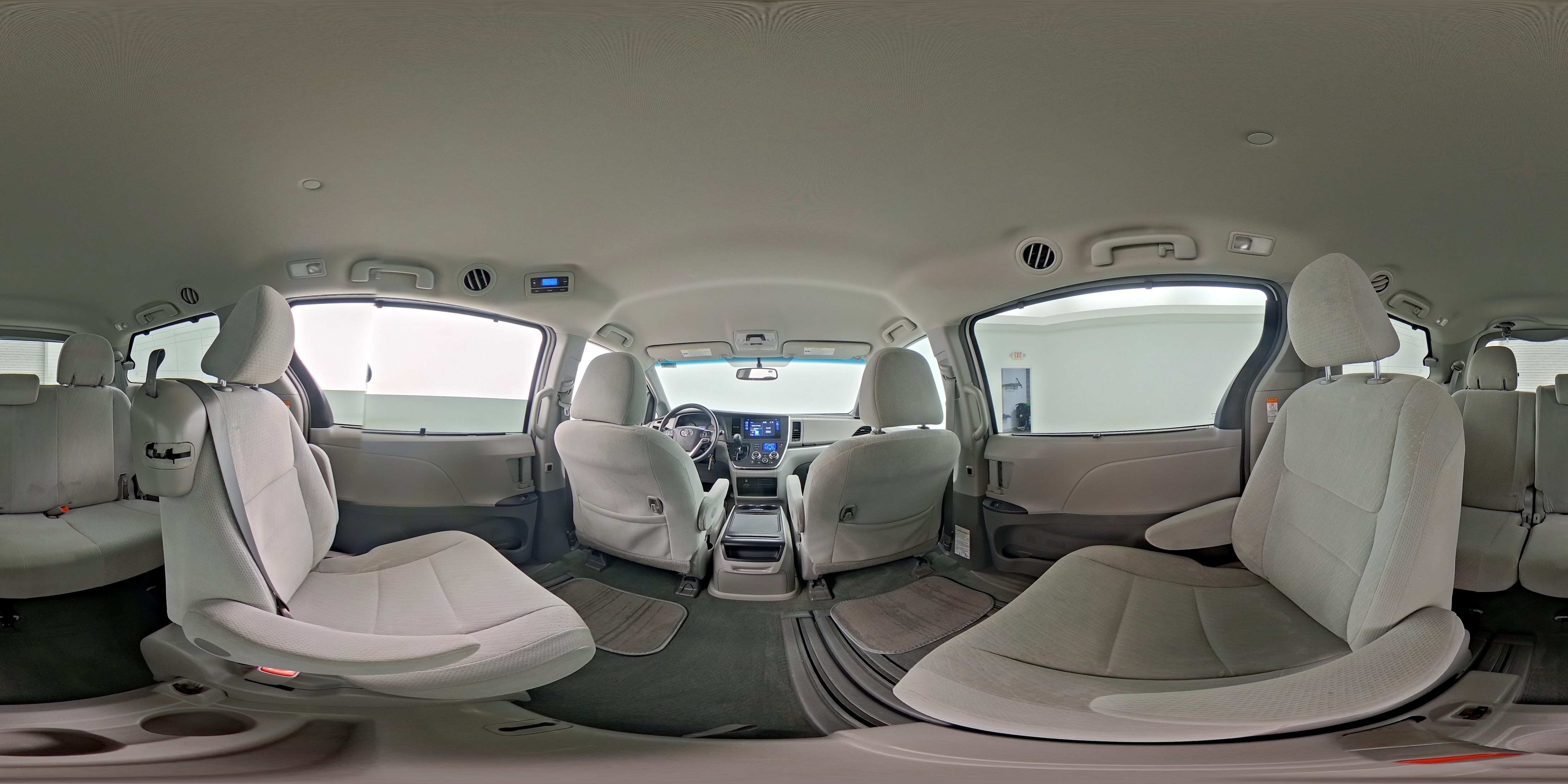 2015 Toyota Sienna LE, photo 27