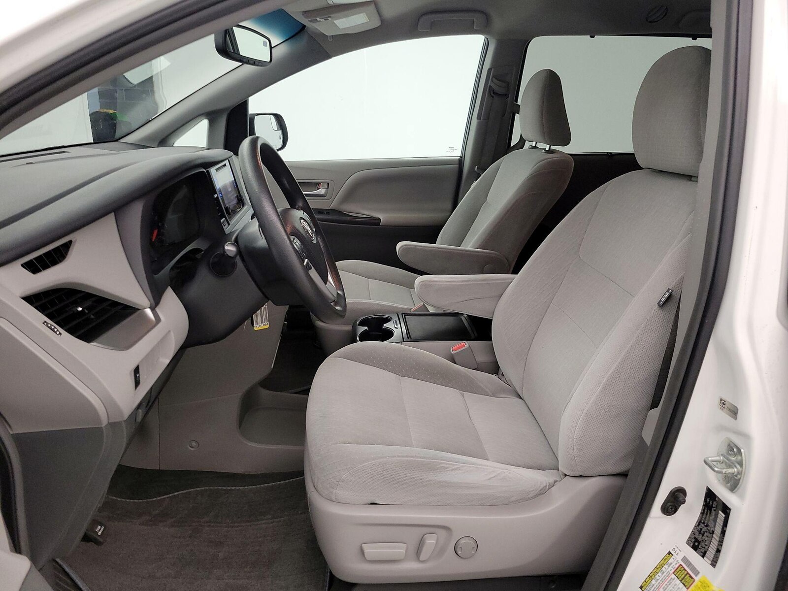 2015 Toyota Sienna LE, photo 12