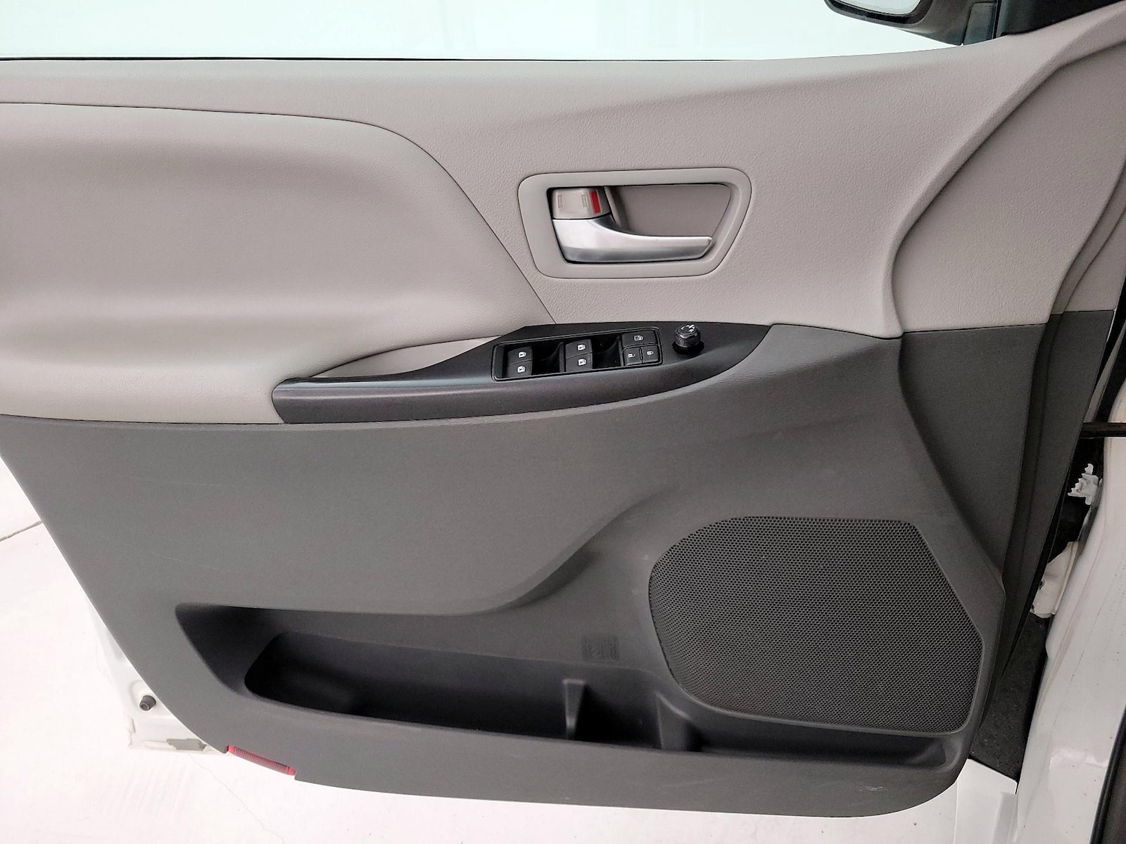 2015 Toyota Sienna LE, photo 13