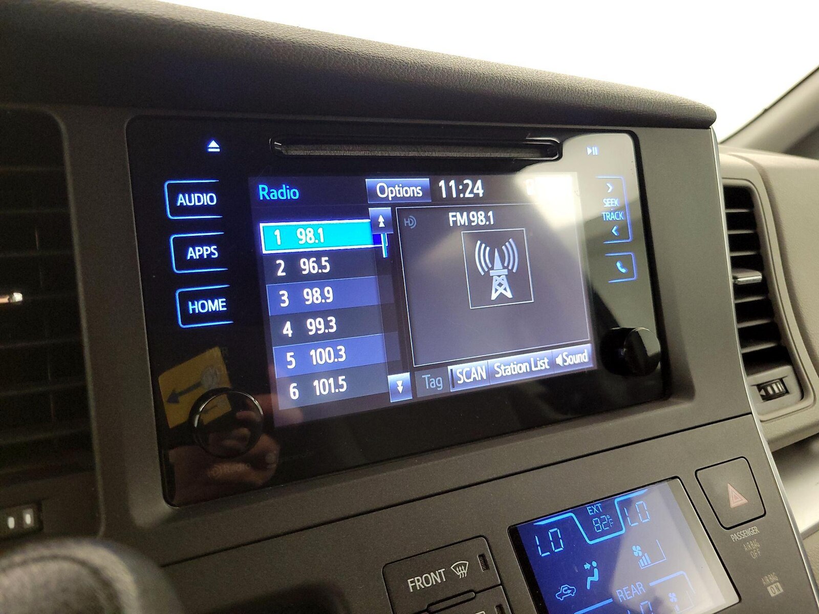 2015 Toyota Sienna LE, photo 16