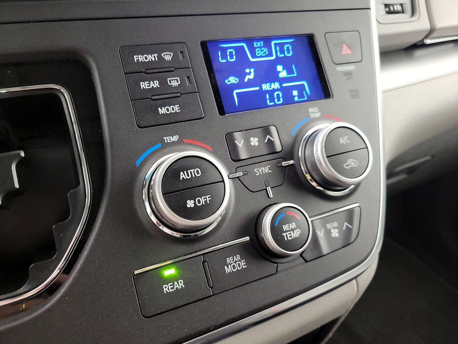 2015 Toyota Sienna LE, photo 17