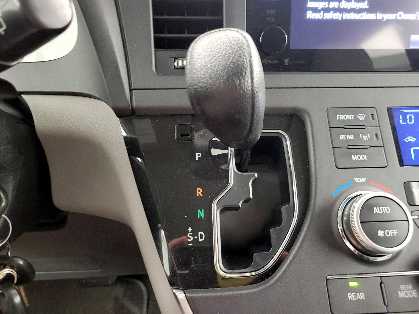 2015 Toyota Sienna LE, photo 18