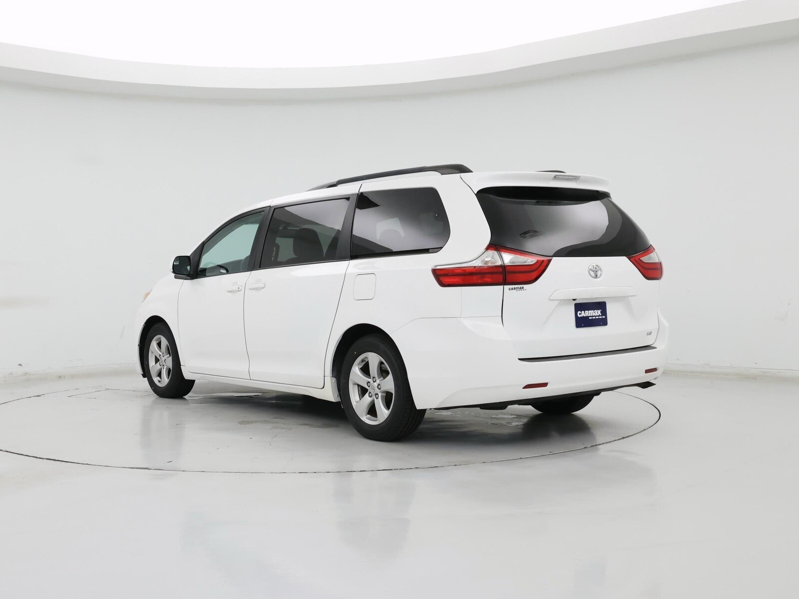 2015 Toyota Sienna LE, photo 3