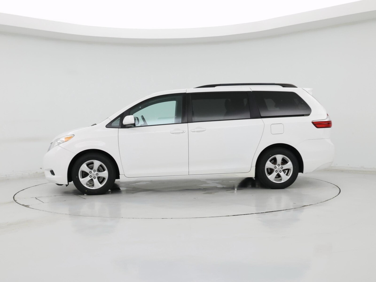 2015 Toyota Sienna LE, photo 4