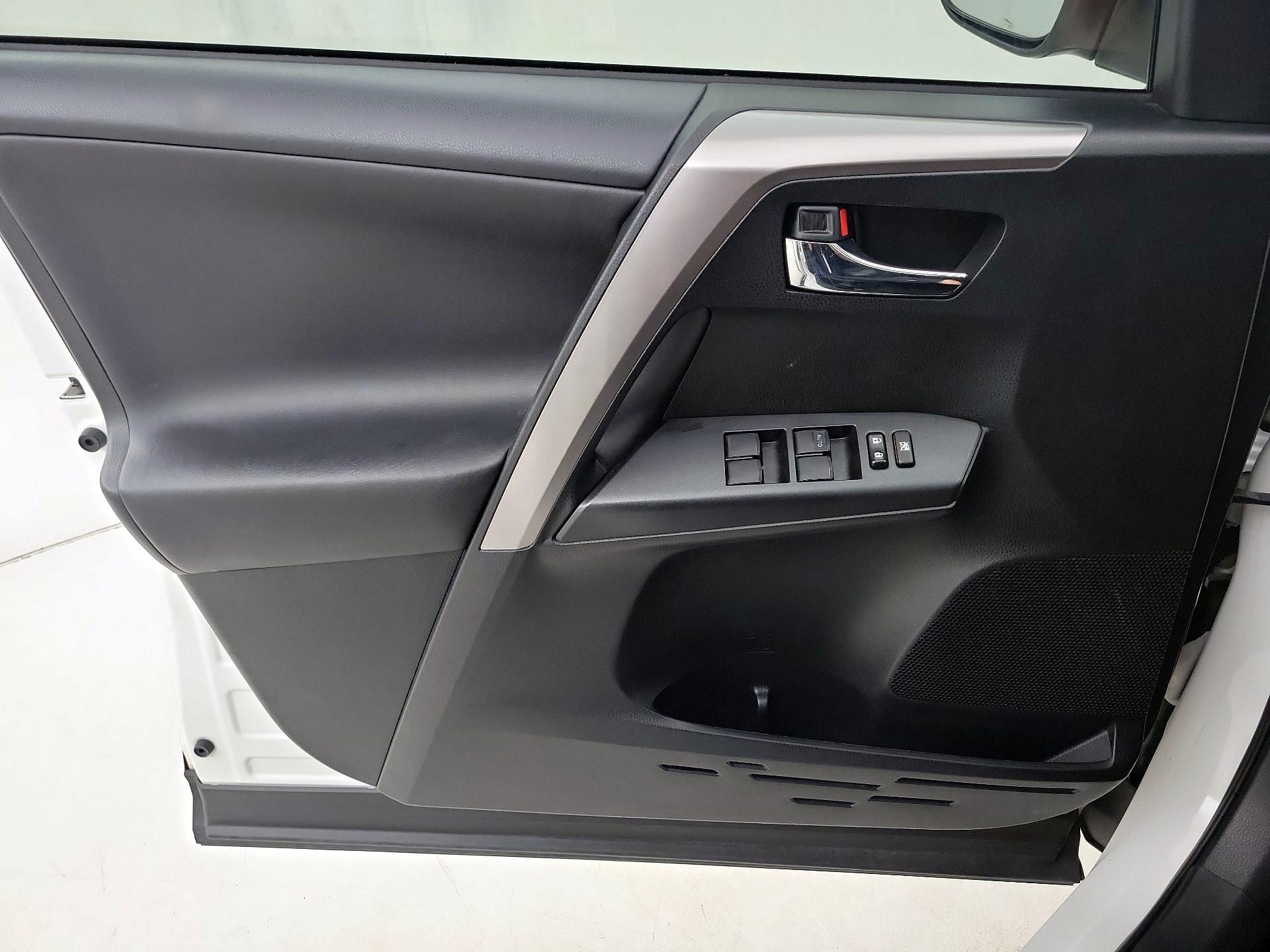 Thumbnail: 2017 Toyota RAV4 - 12