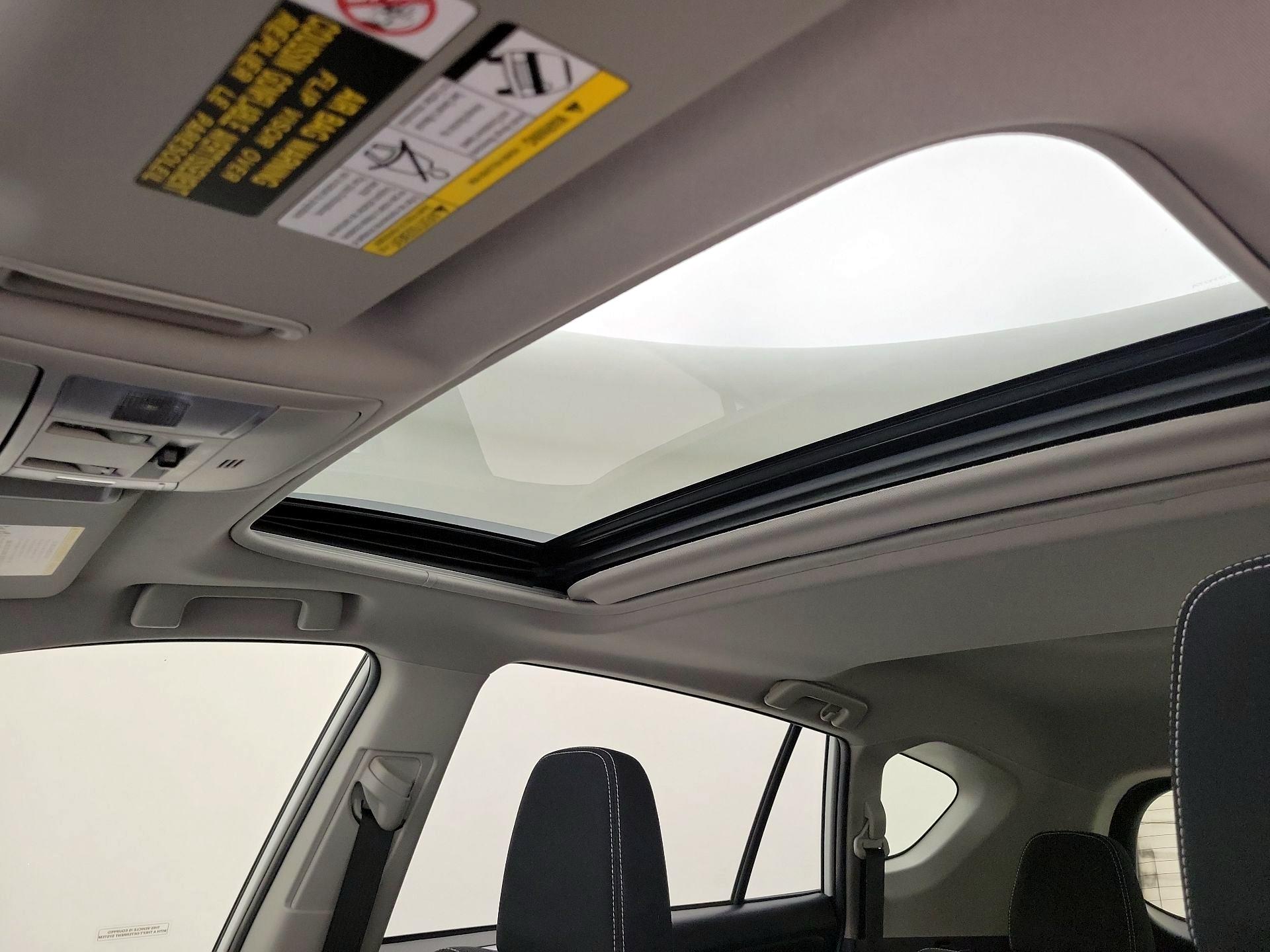 Thumbnail: 2017 Toyota RAV4 - 20