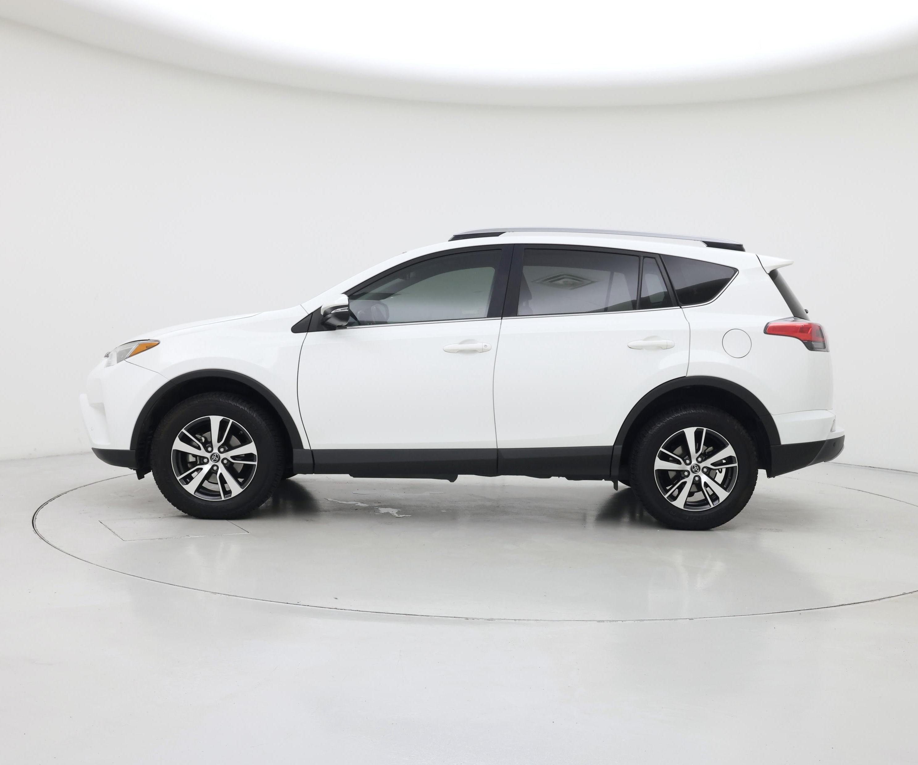 Thumbnail: 2017 Toyota RAV4 - 3