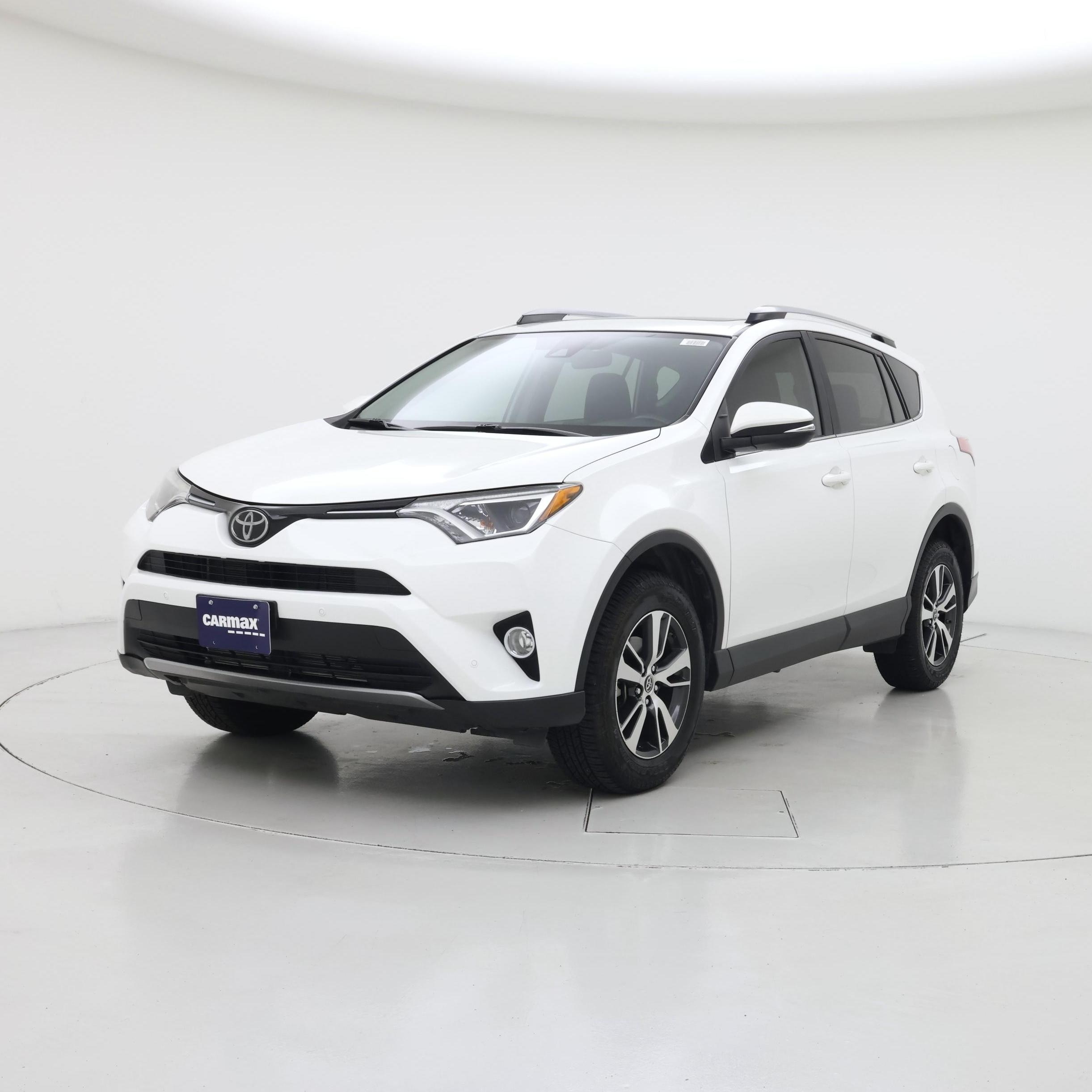 Thumbnail: 2017 Toyota RAV4 - 4