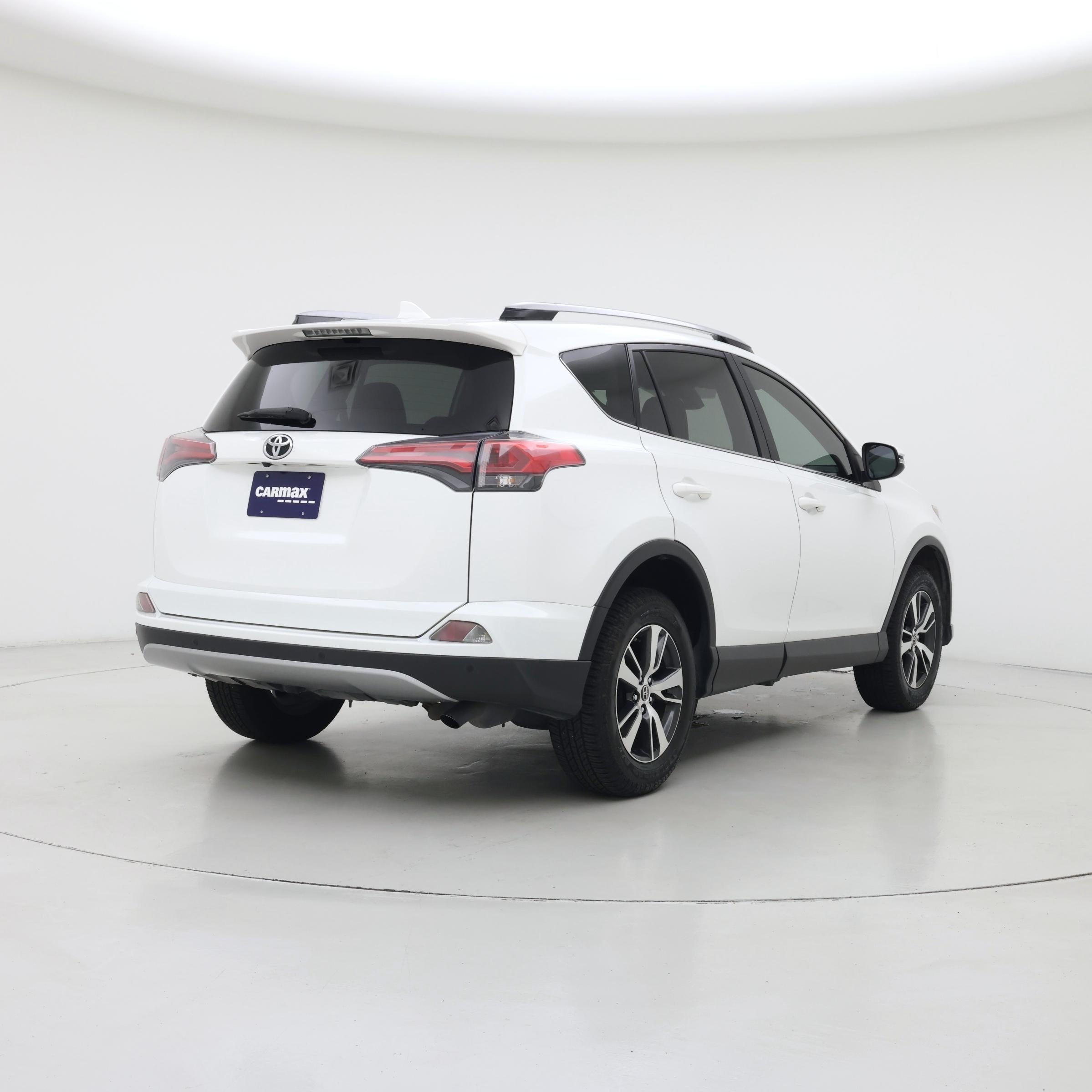 Thumbnail: 2017 Toyota RAV4 - 8