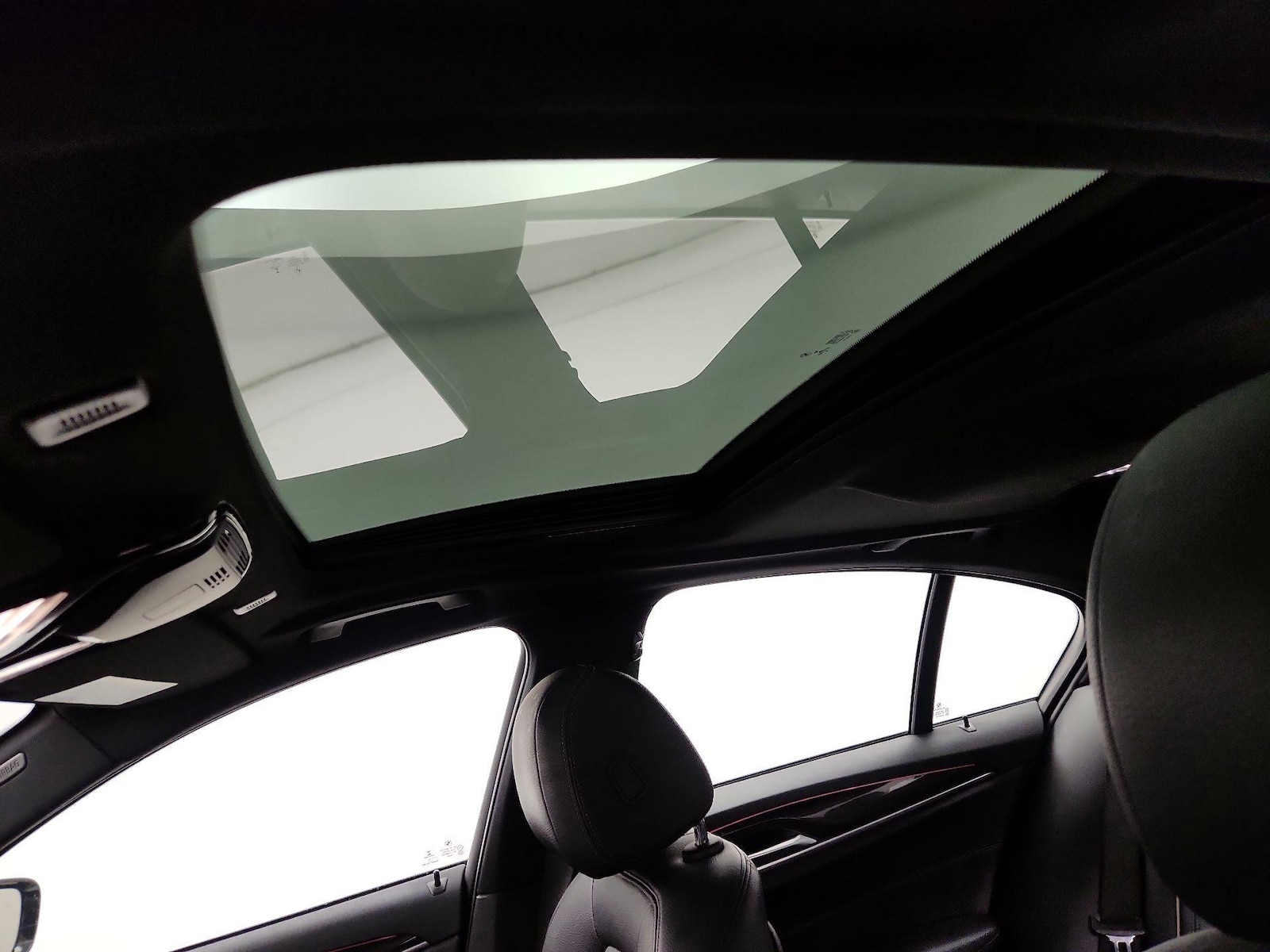 Sunroof(s) & Overhead Airbags