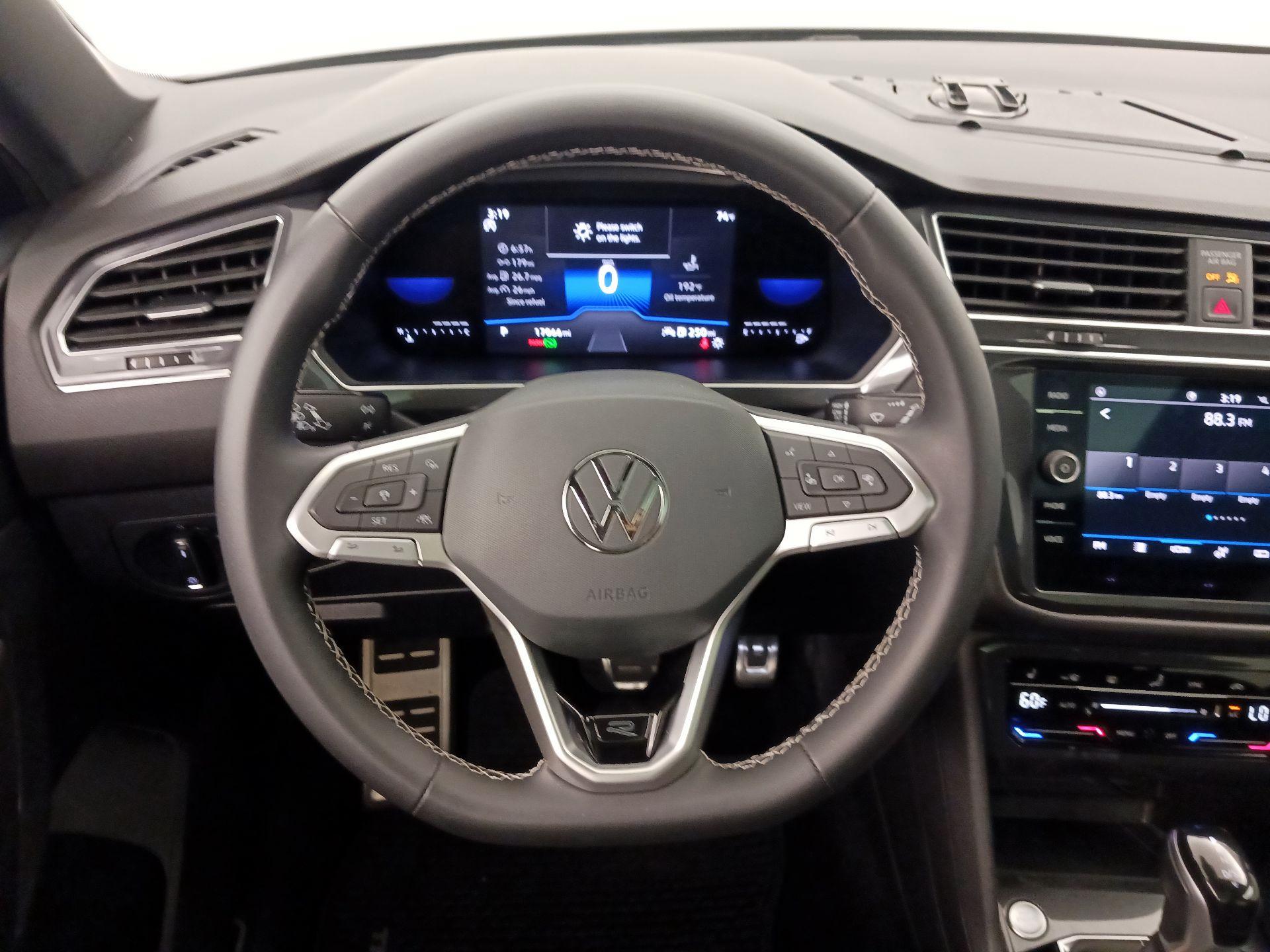 Thumbnail: 2023 Volkswagen Tiguan - 10