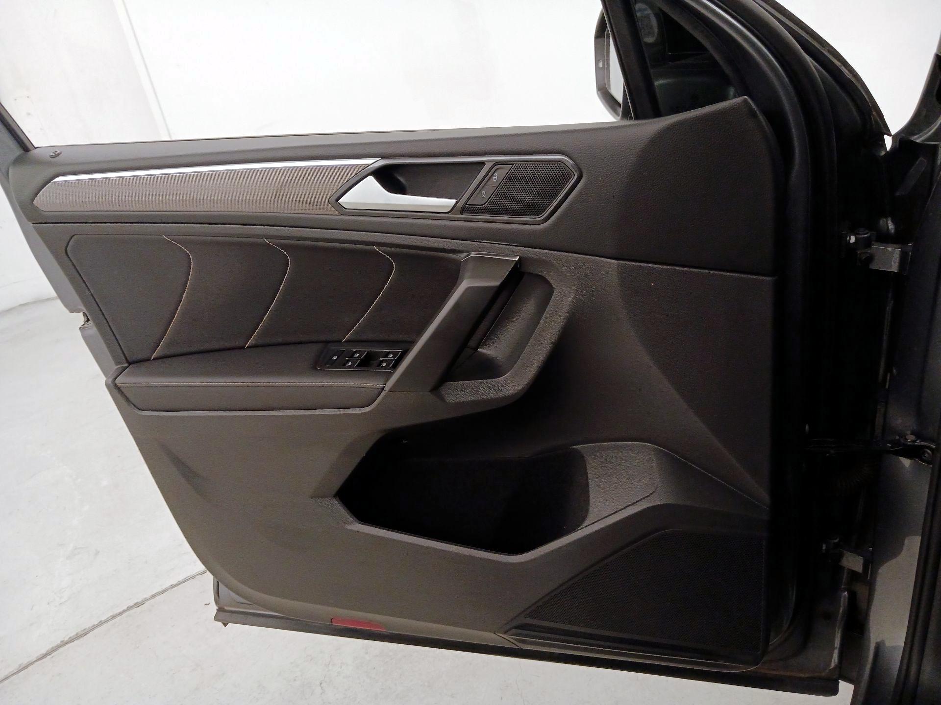 Thumbnail: 2023 Volkswagen Tiguan - 12