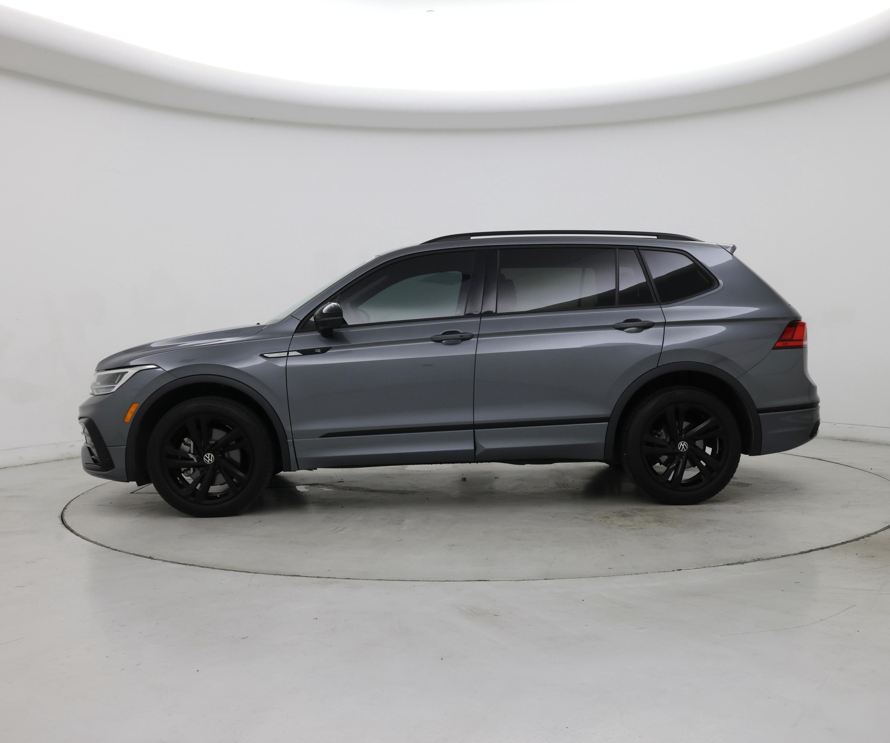 Thumbnail: 2023 Volkswagen Tiguan - 3