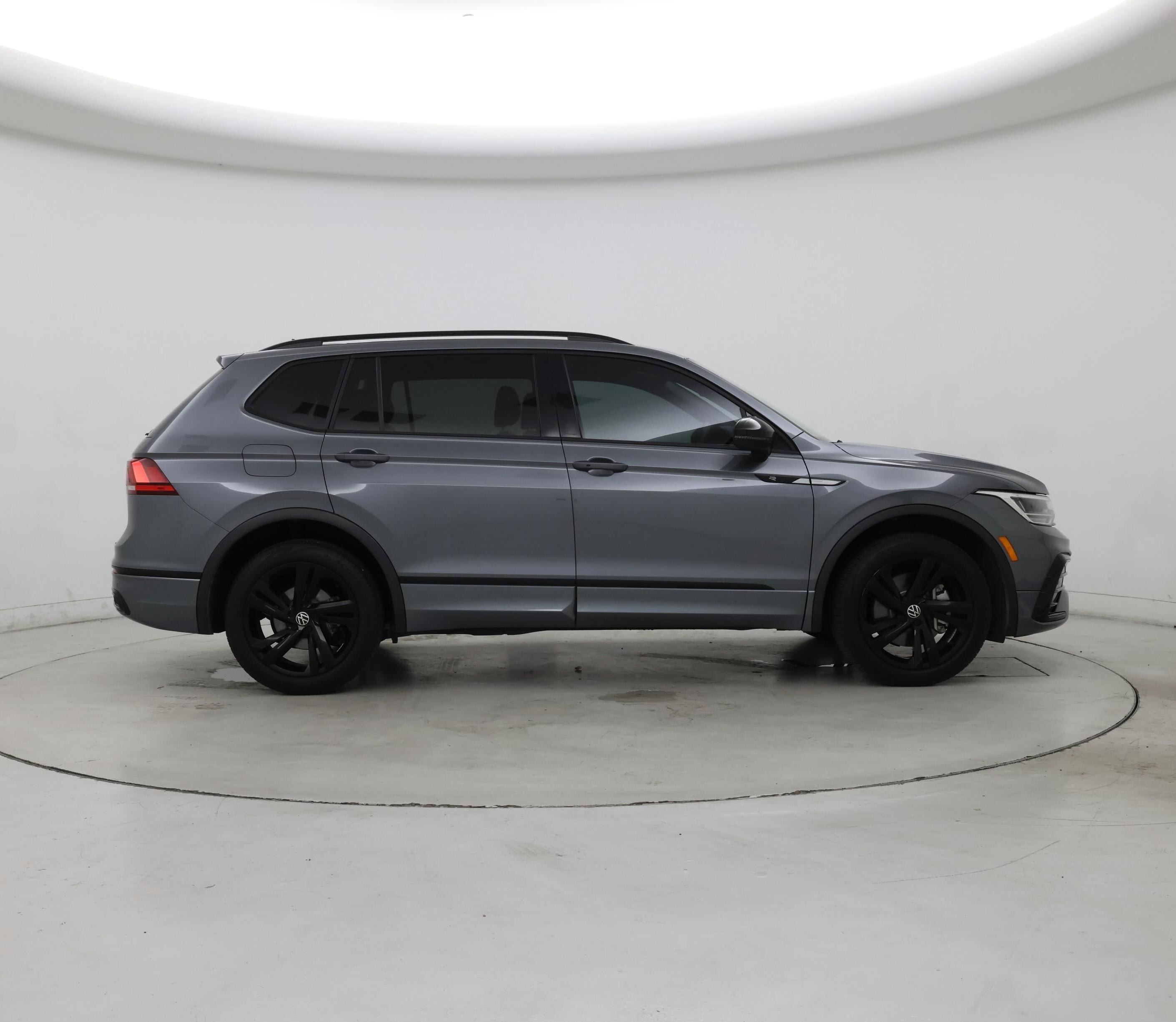 Thumbnail: 2023 Volkswagen Tiguan - 7