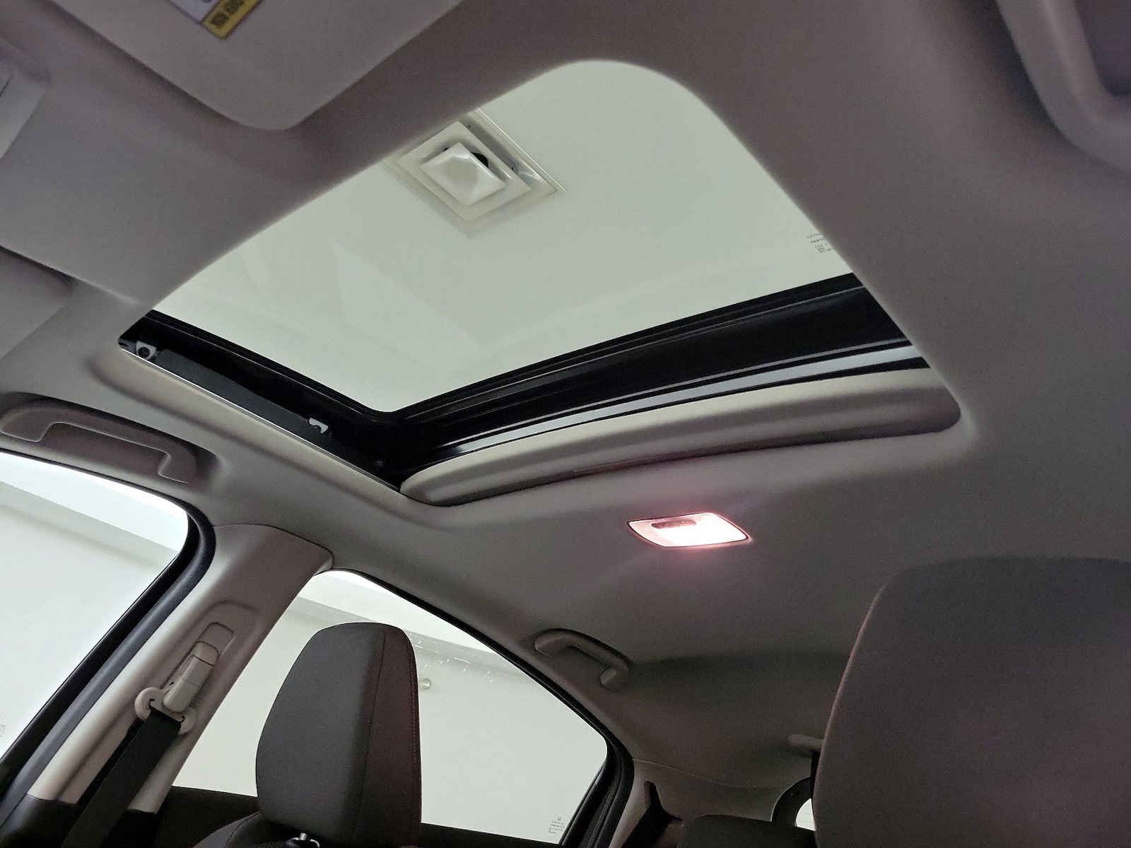 Sunroof(s) & Overhead Airbags