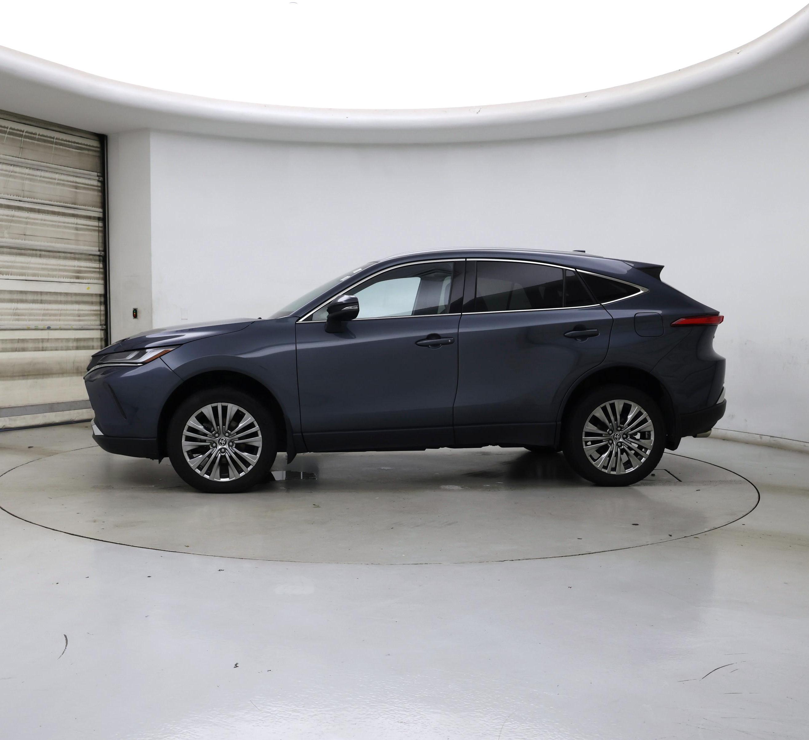 Thumbnail: 2023 Toyota Venza - 3
