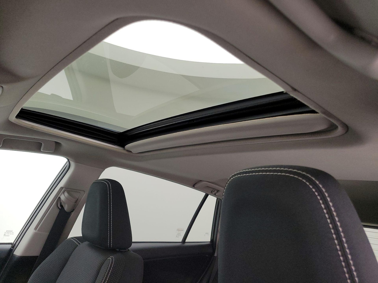 Sunroof(s) & Overhead Airbags
