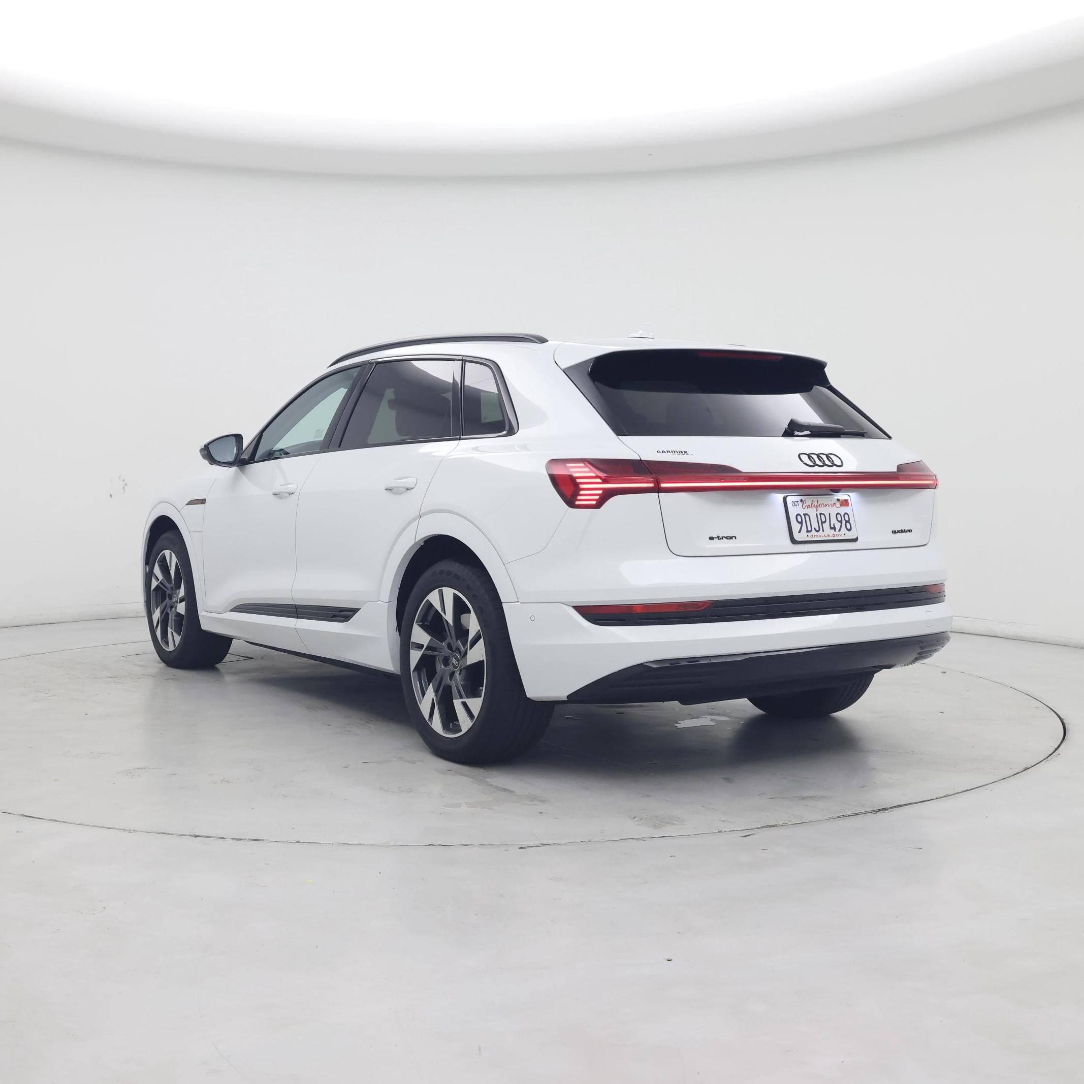 Thumbnail: 2023 Audi e-tron - 2
