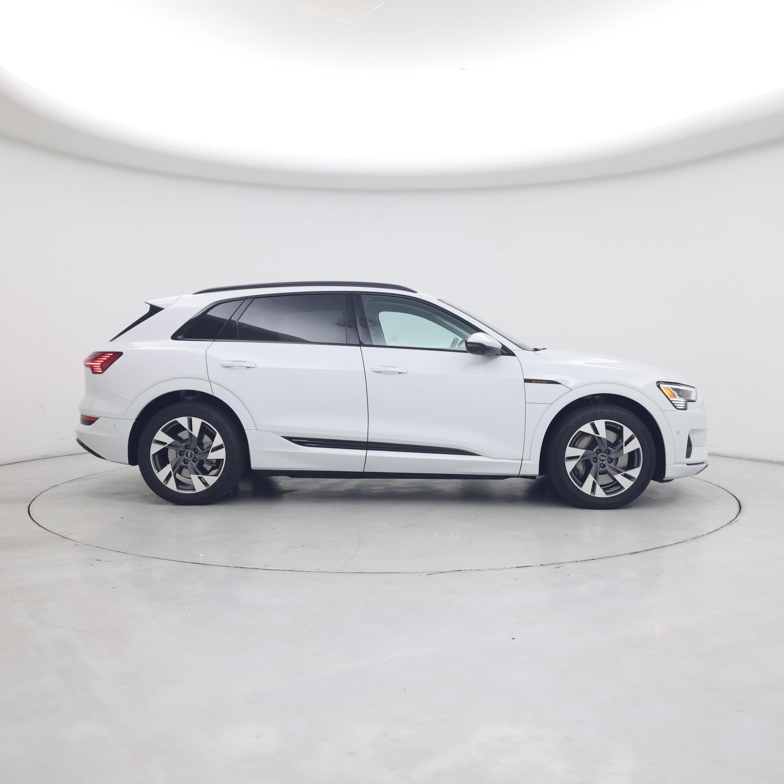 Thumbnail: 2023 Audi e-tron - 7