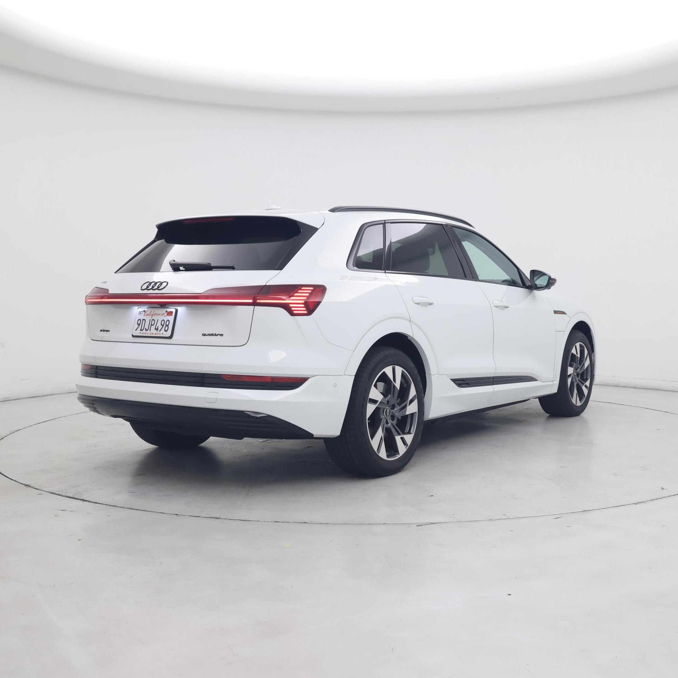 Thumbnail: 2023 Audi e-tron - 8