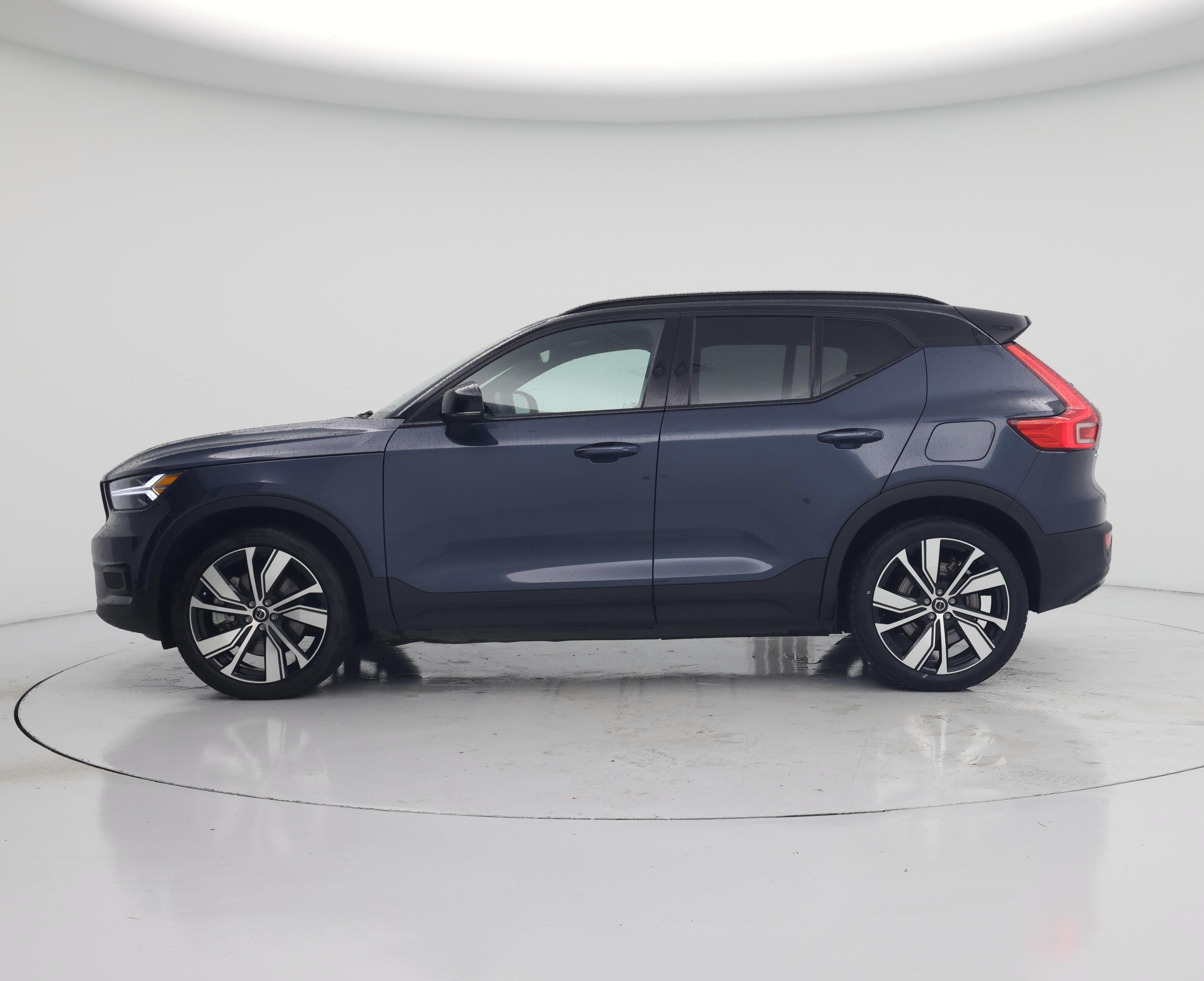 Thumbnail: 2022 Volvo XC40 - 3