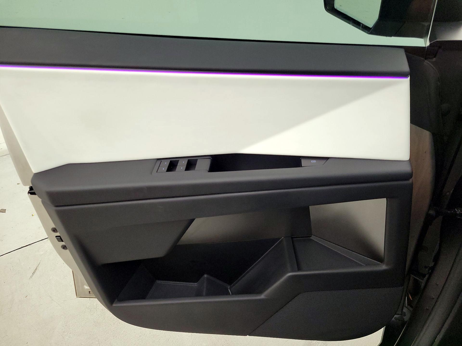 Thumbnail: 2024 Tesla Cybertruck - 12