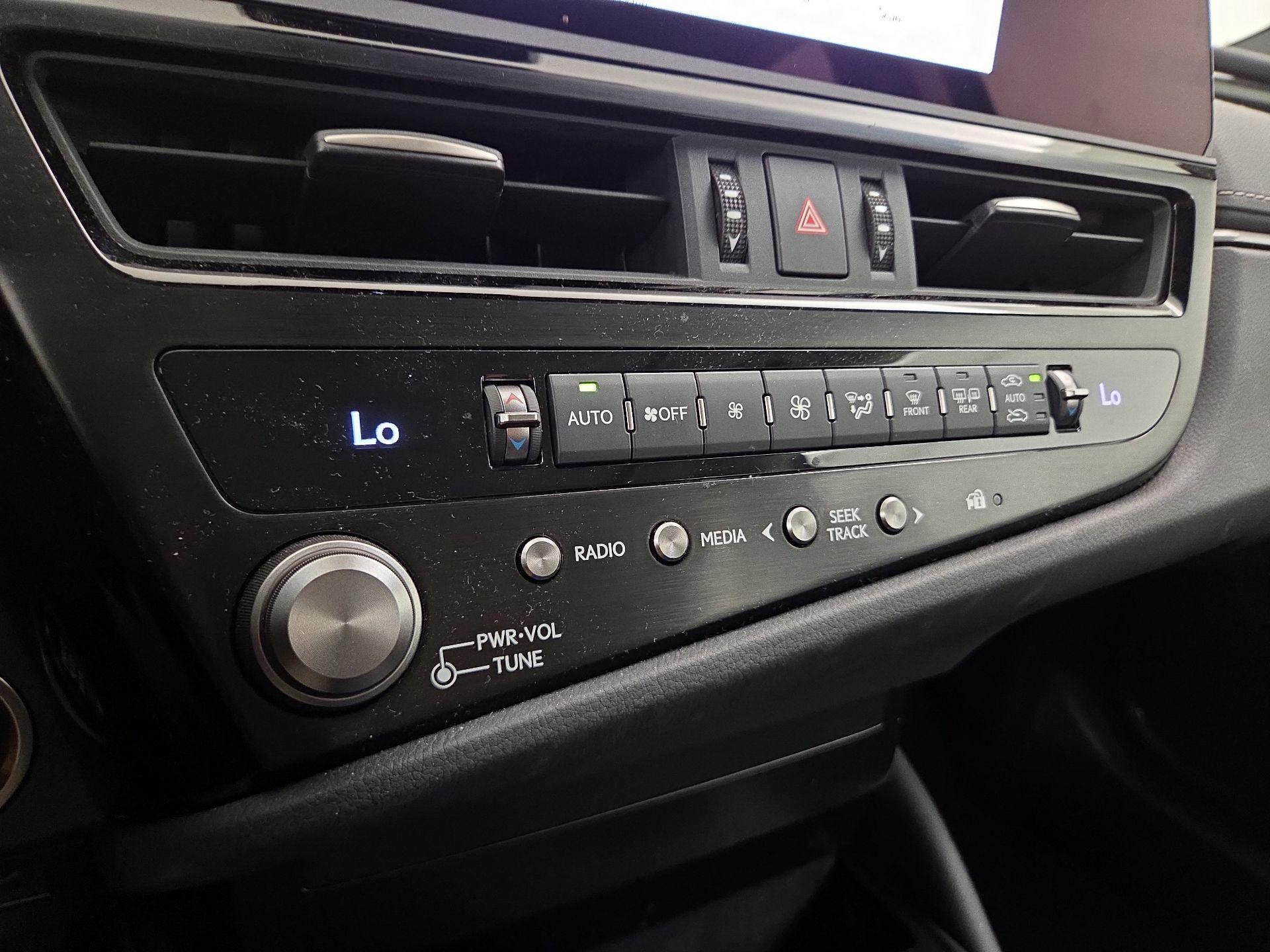 Thumbnail: 2025 Lexus ES - 16