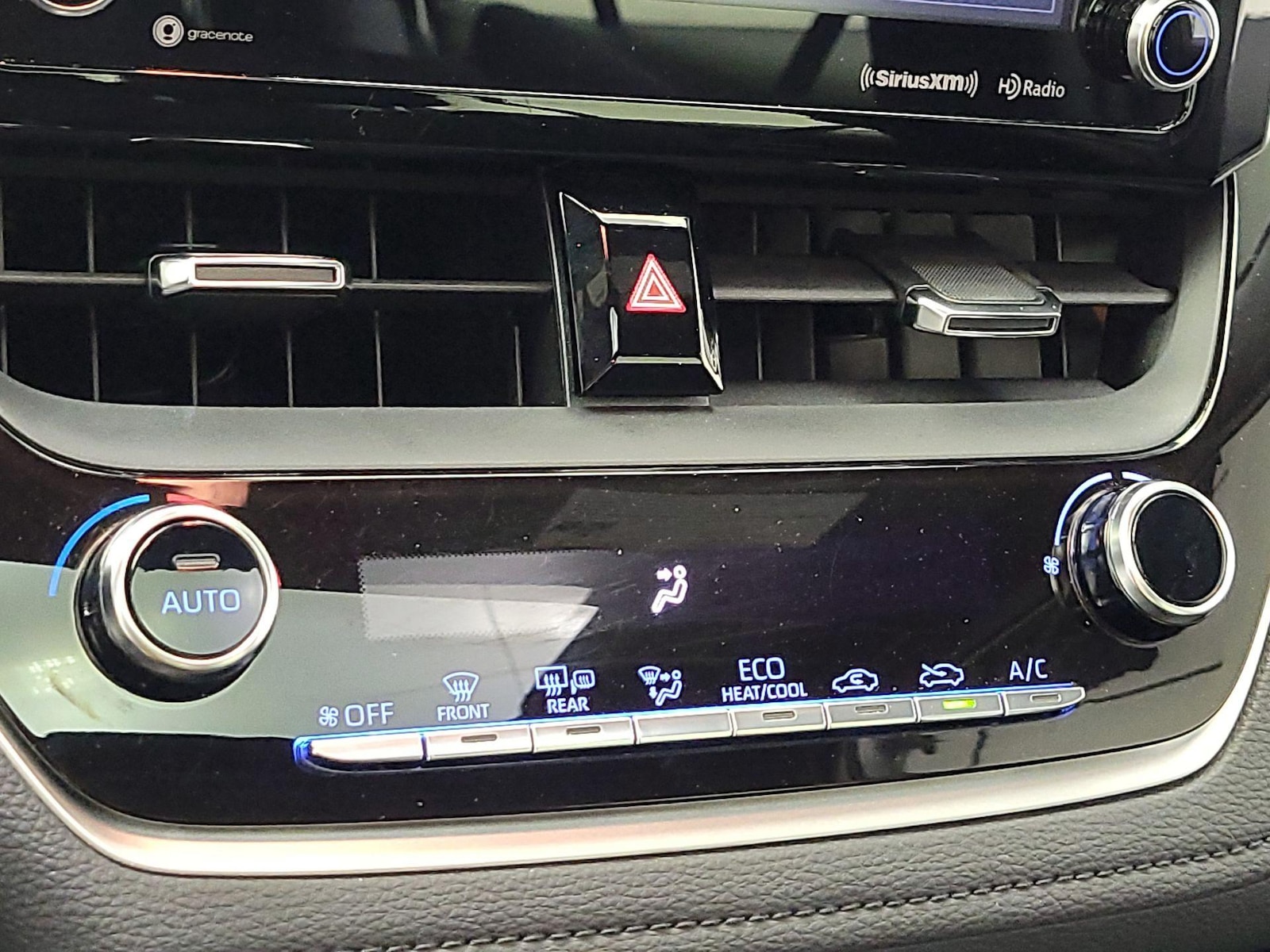 2020 Toyota Corolla SE - Photo 18