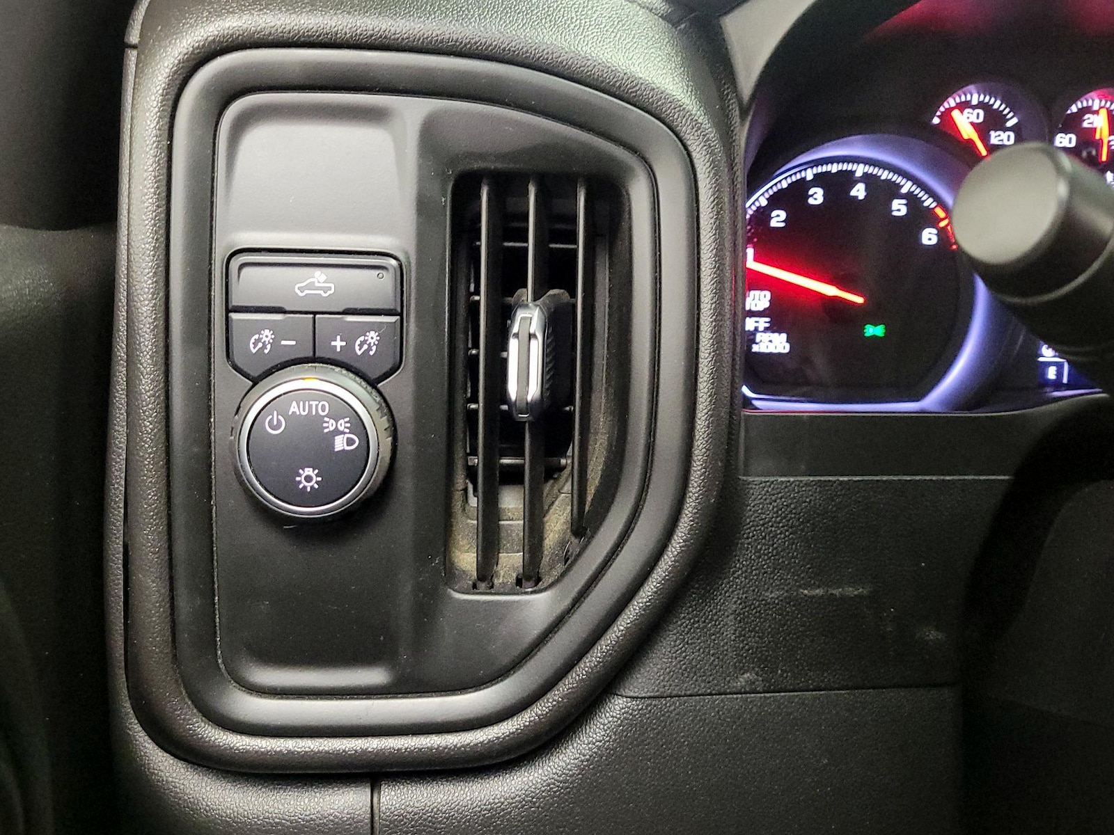 2021 Chevrolet Silverado 1500 Custom - Photo 14