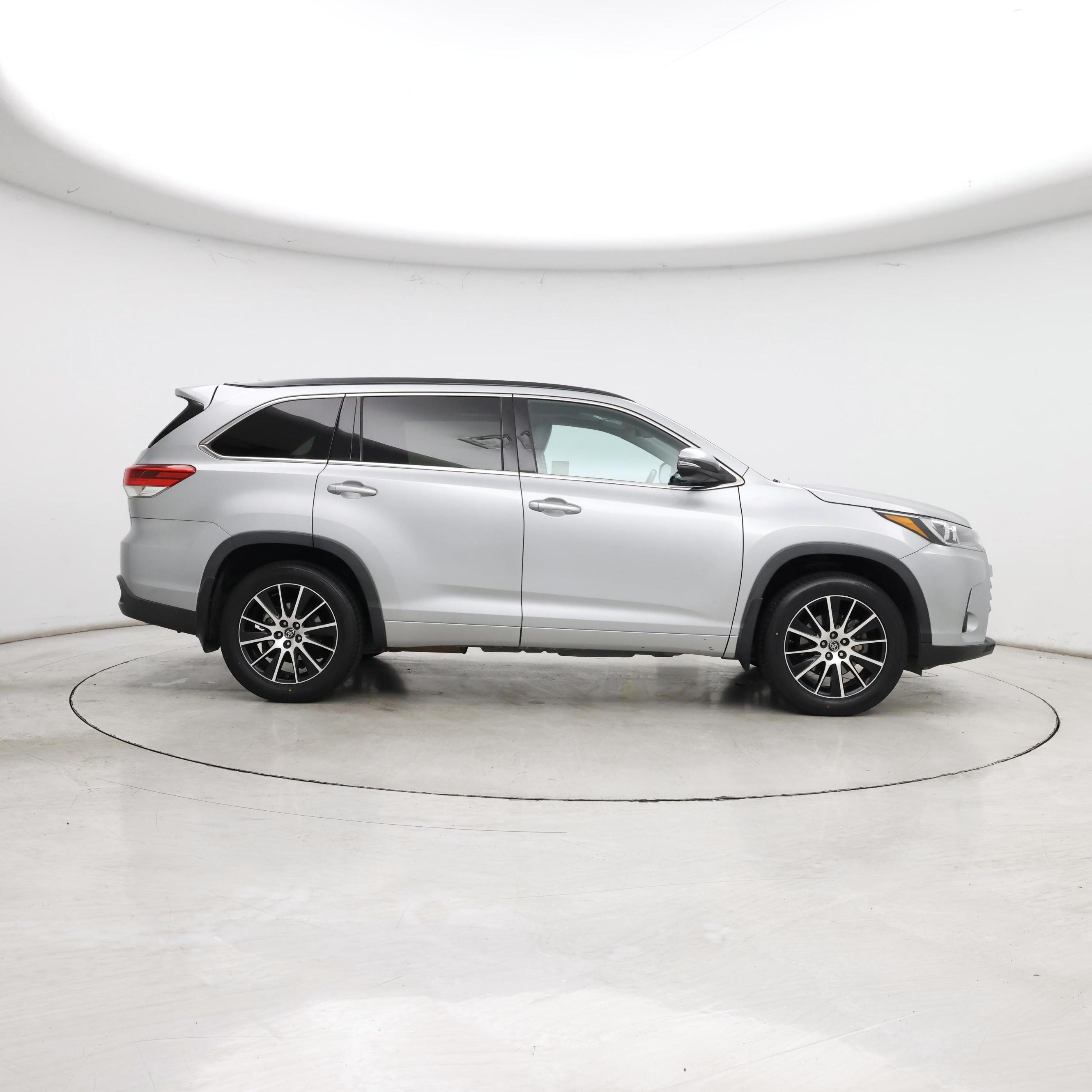 Thumbnail: 2017 Toyota Highlander - 7