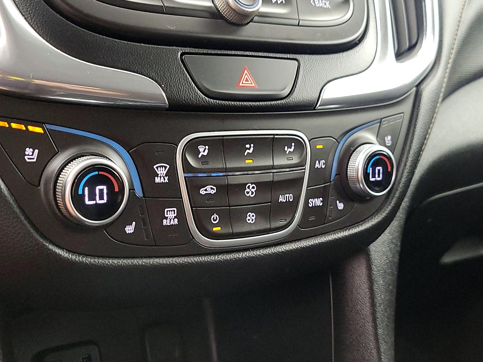 2018 Chevrolet Equinox Premier - Photo 17