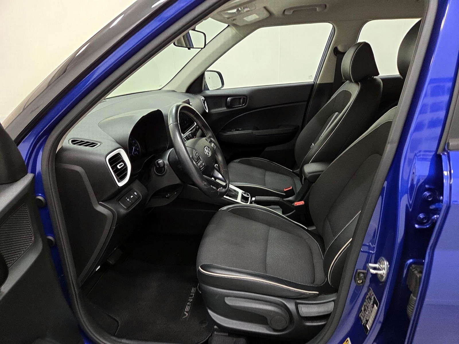 2022 Hyundai Venue Limited - Photo 12