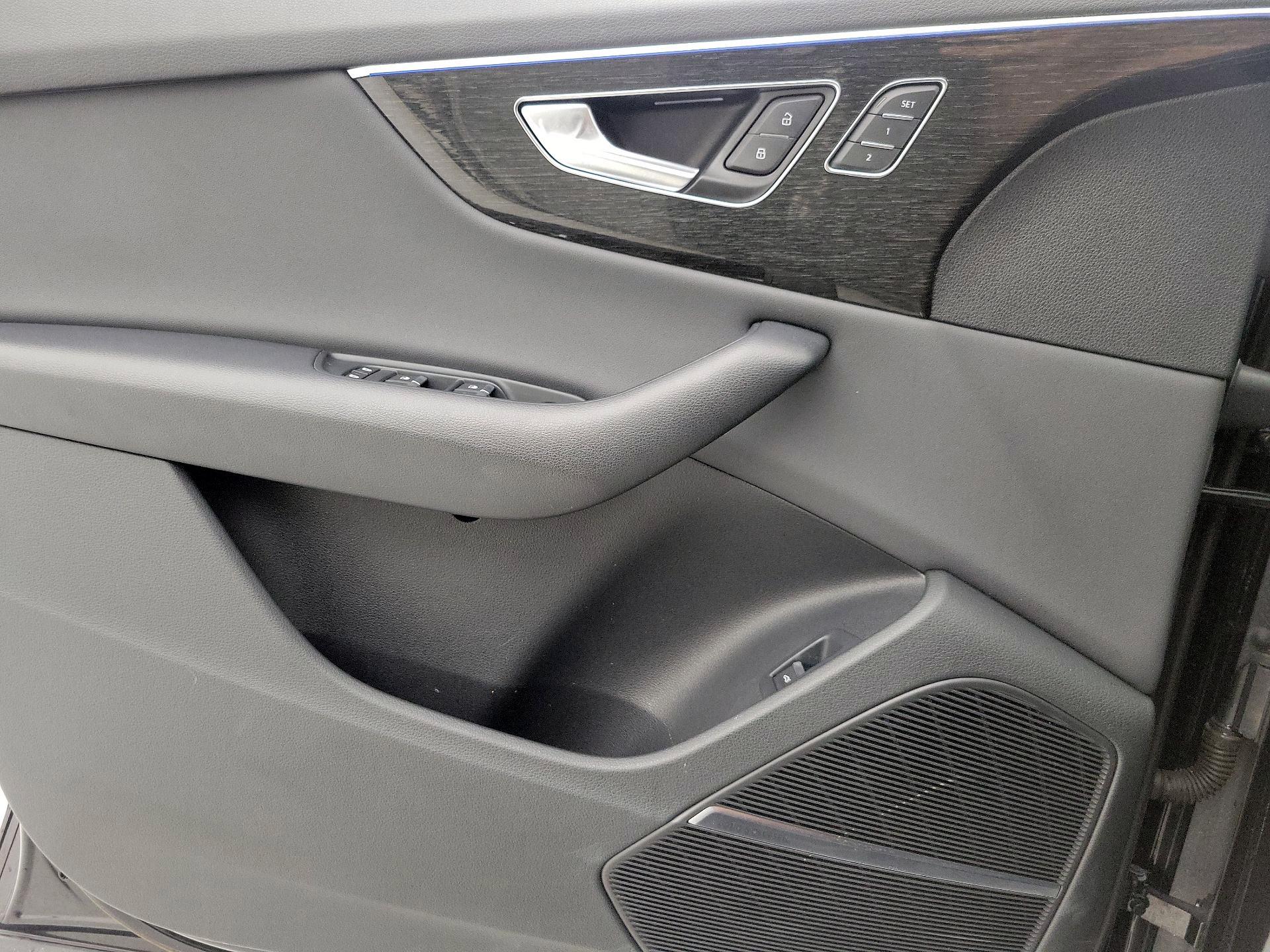 Thumbnail: 2019 Audi Q8 - 12