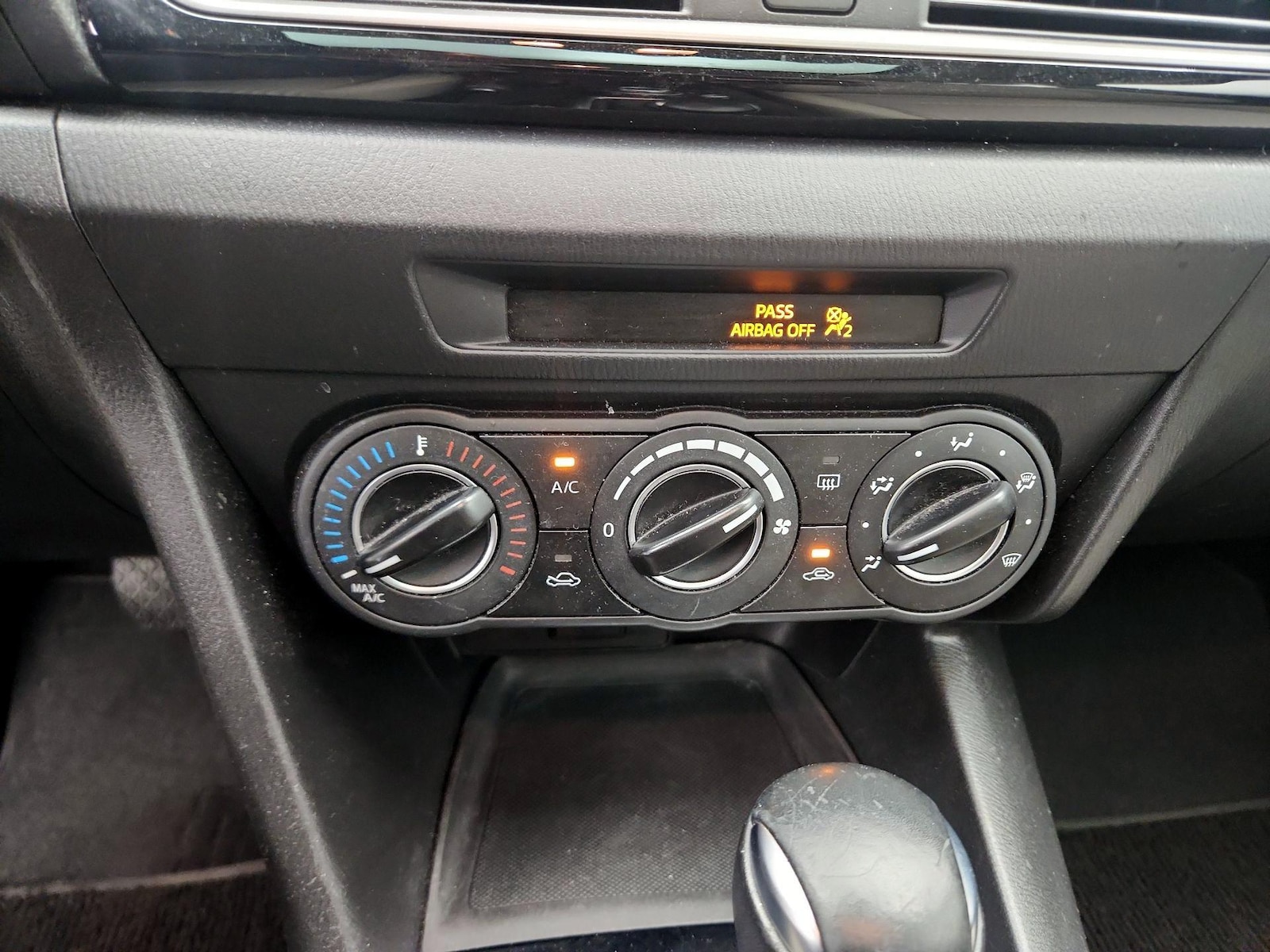 2016 Mazda MAZDA3 i Touring - Photo 18