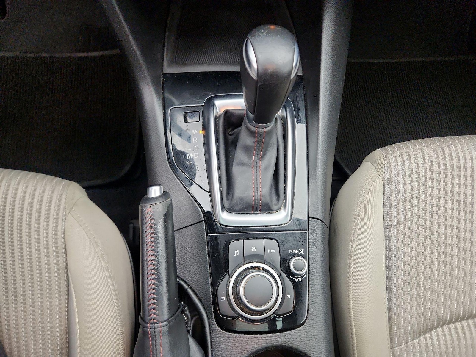 2016 Mazda MAZDA3 i Touring - Photo 19