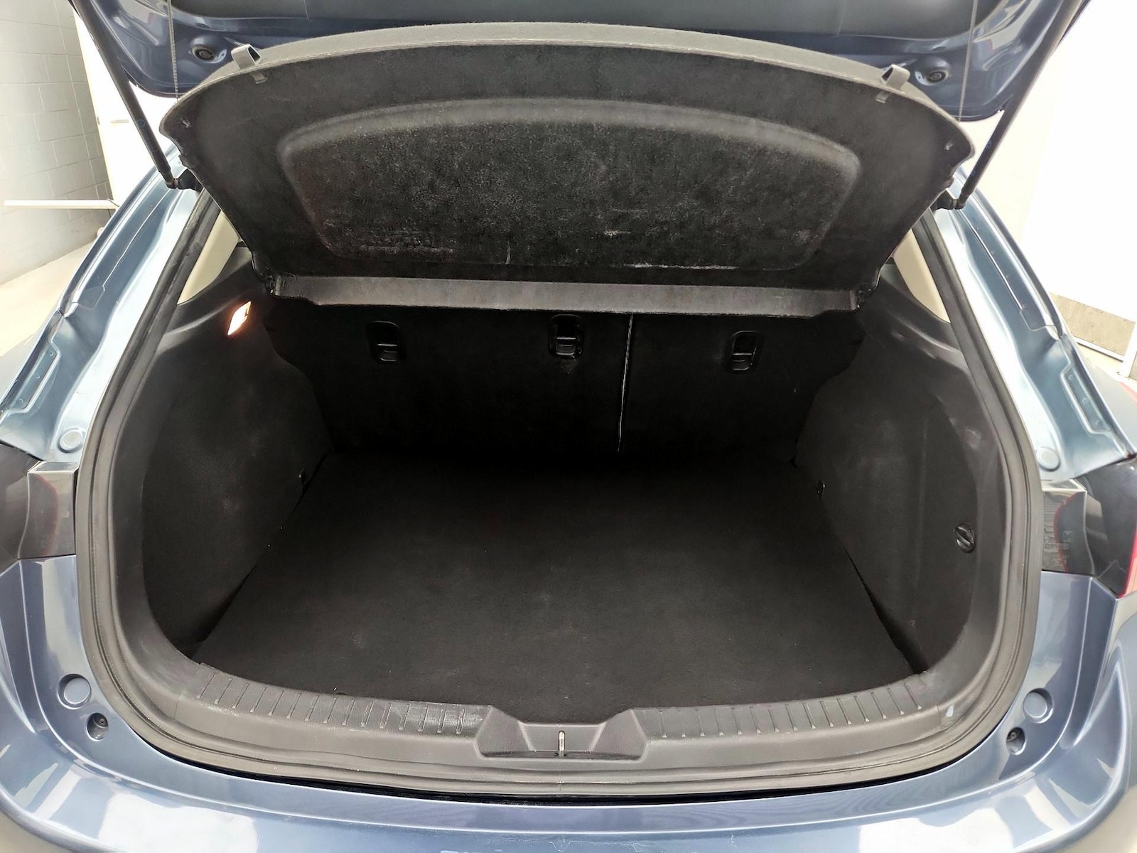 2016 Mazda MAZDA3 i Touring - Photo 23